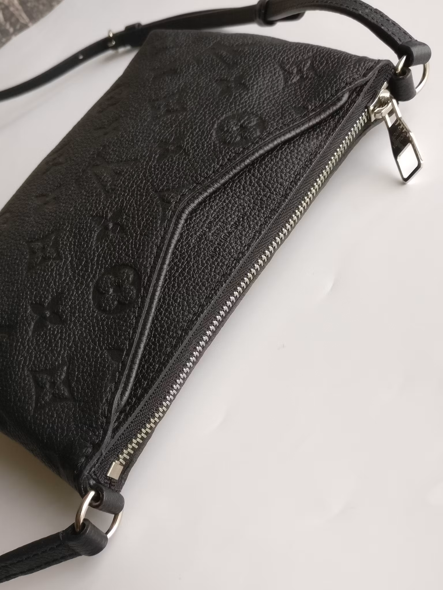 Louis Vuitton Pochette Pallas Uniformes crossbody