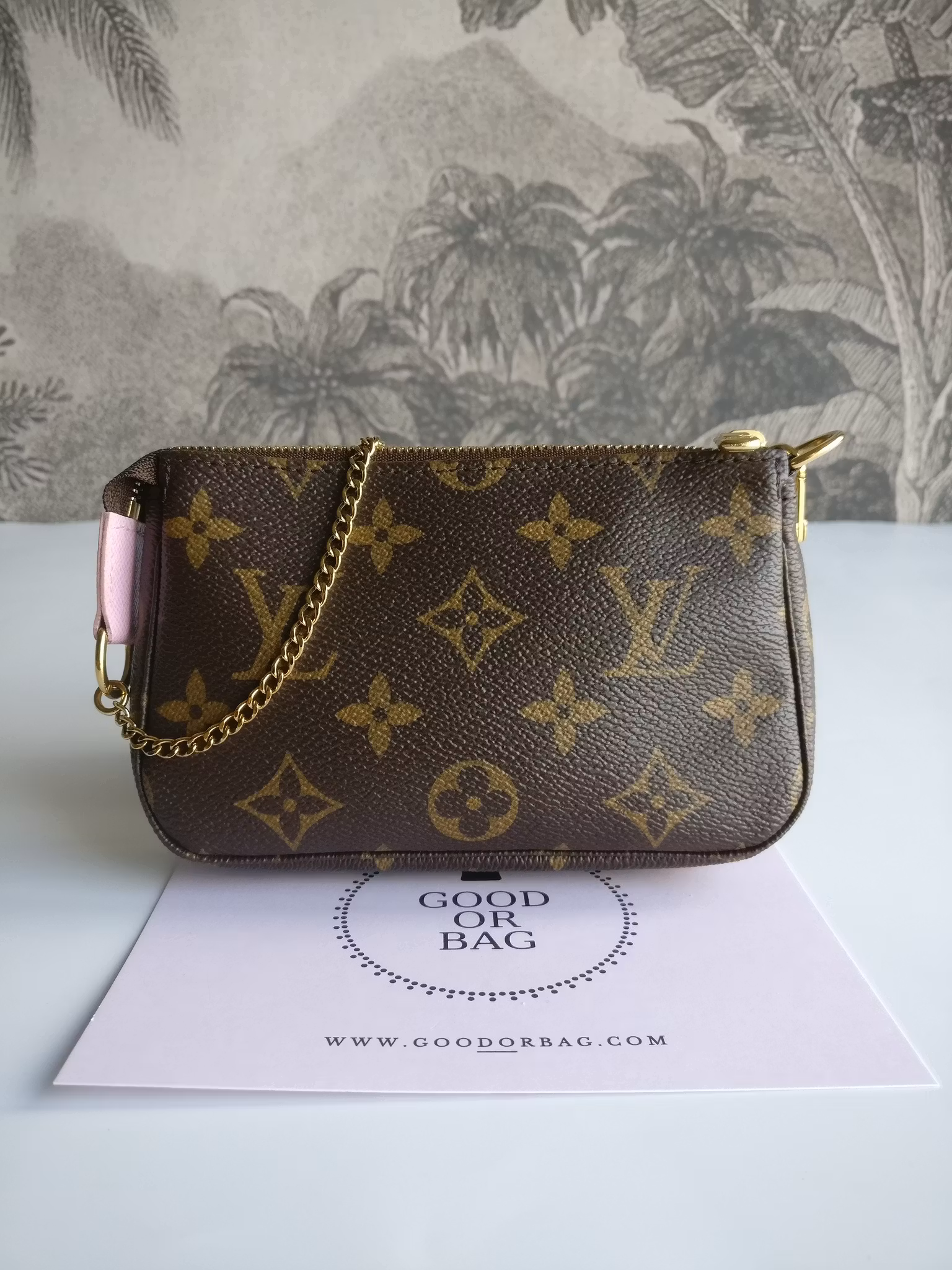 Louis Vuitton Mini Pochette Illustre