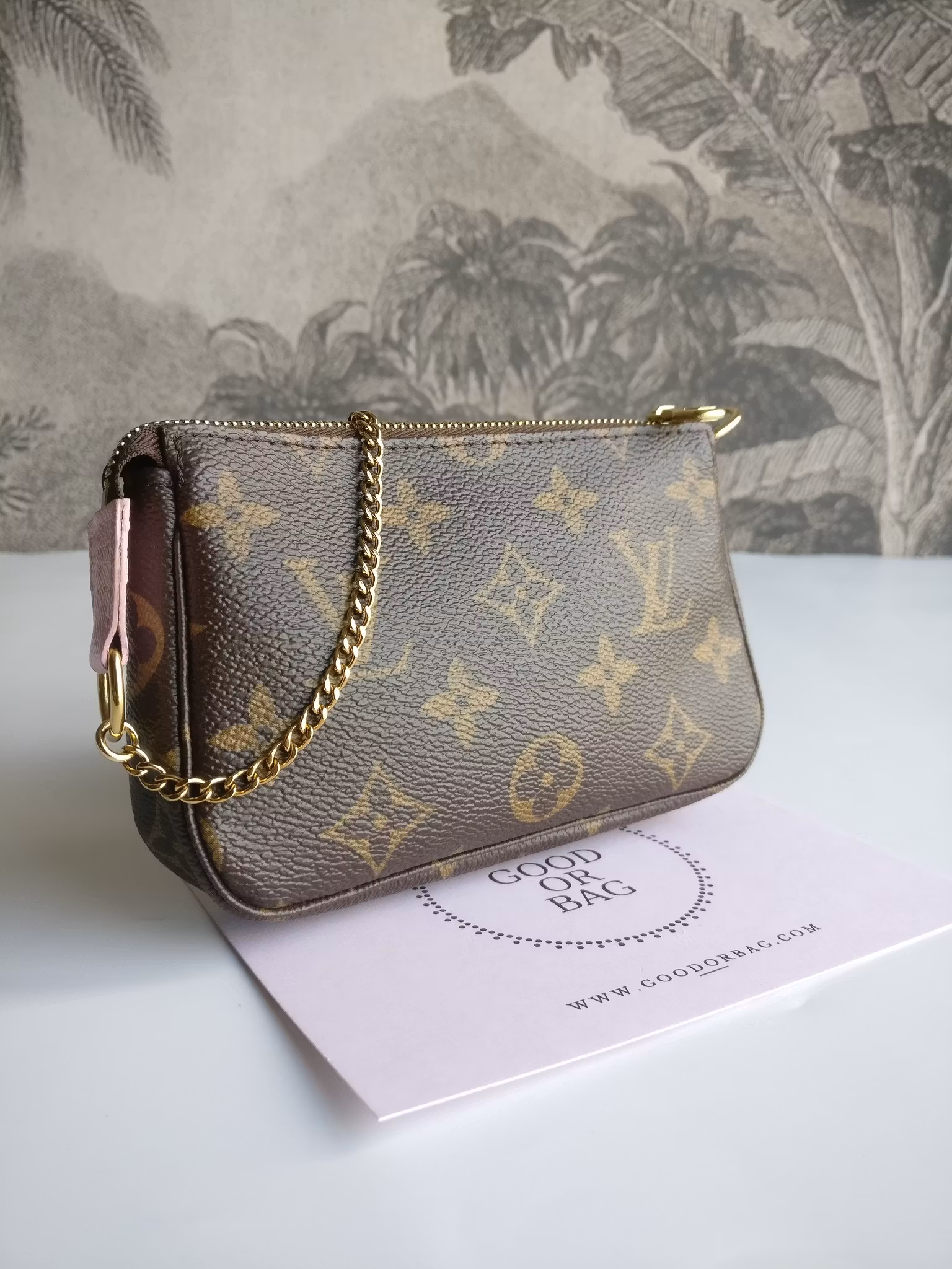 Louis Vuitton Mini Pochette Illustre