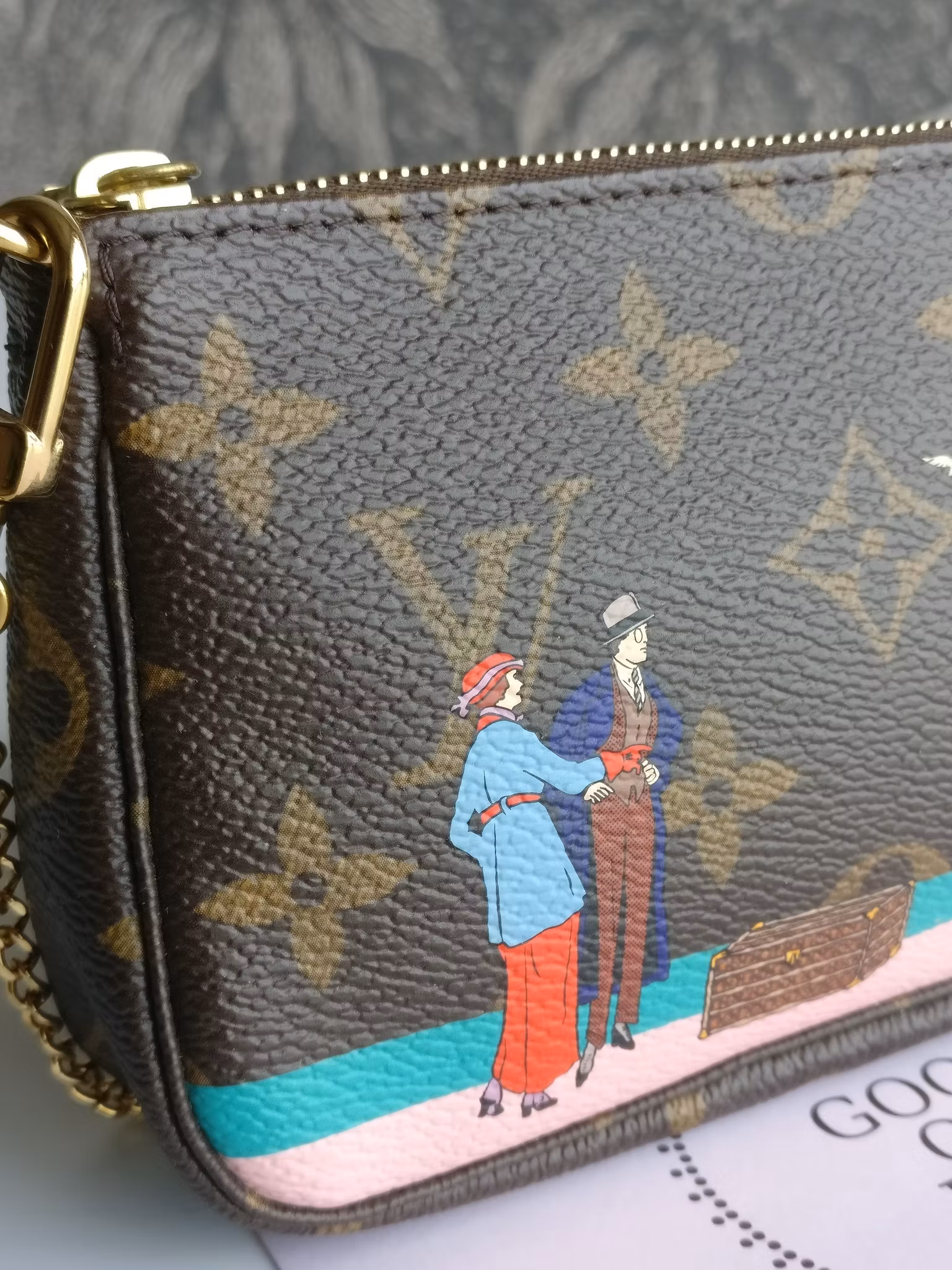 Louis Vuitton Mini Pochette Illustre