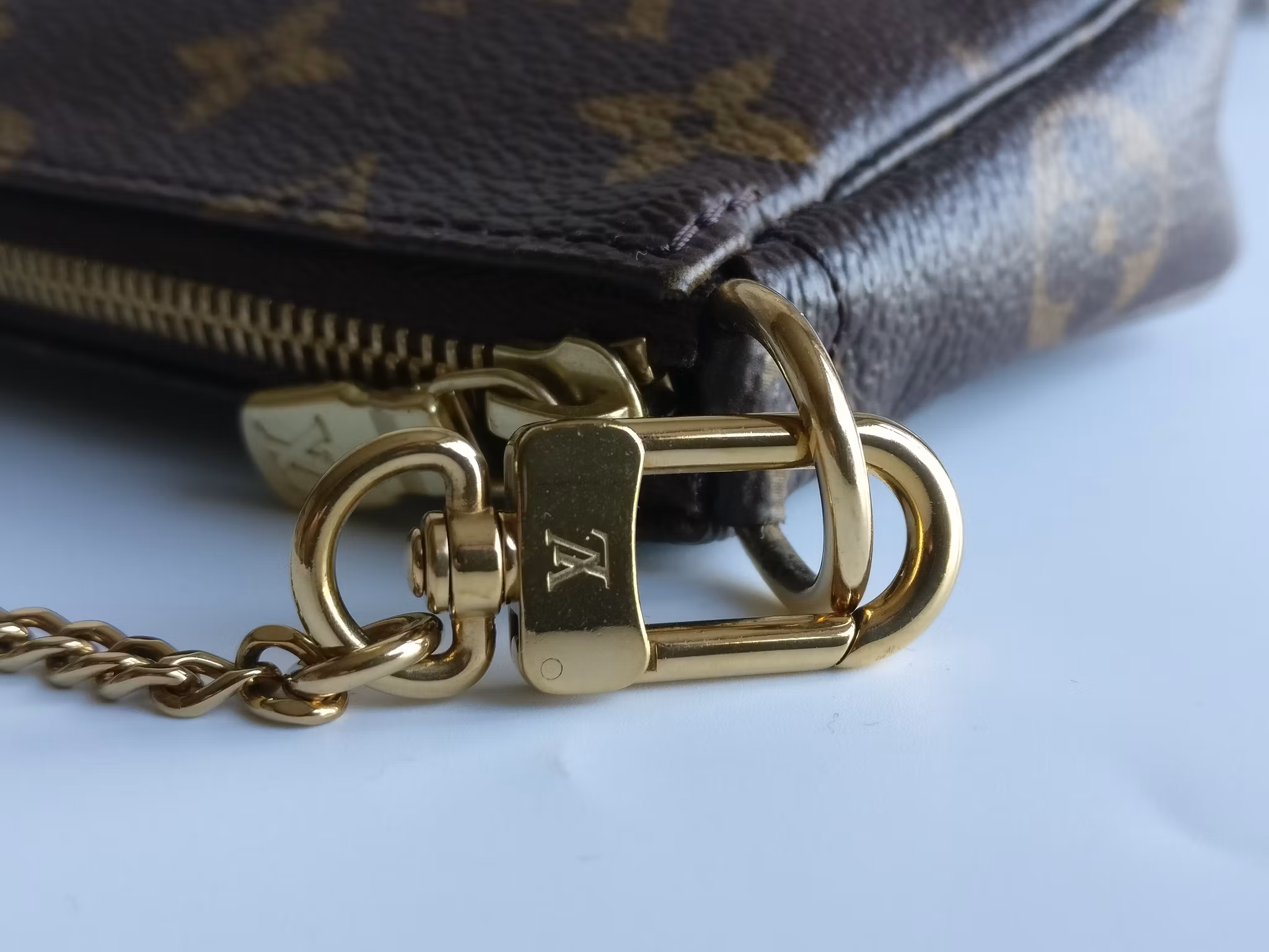 Louis Vuitton Mini Pochette Illustre