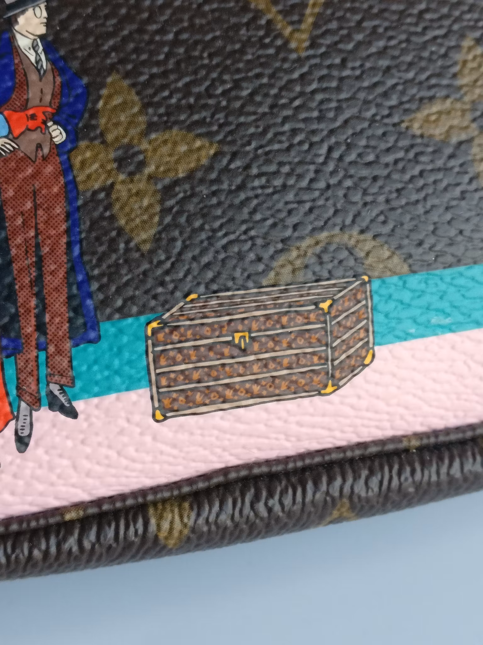 Louis Vuitton Mini Pochette Illustre