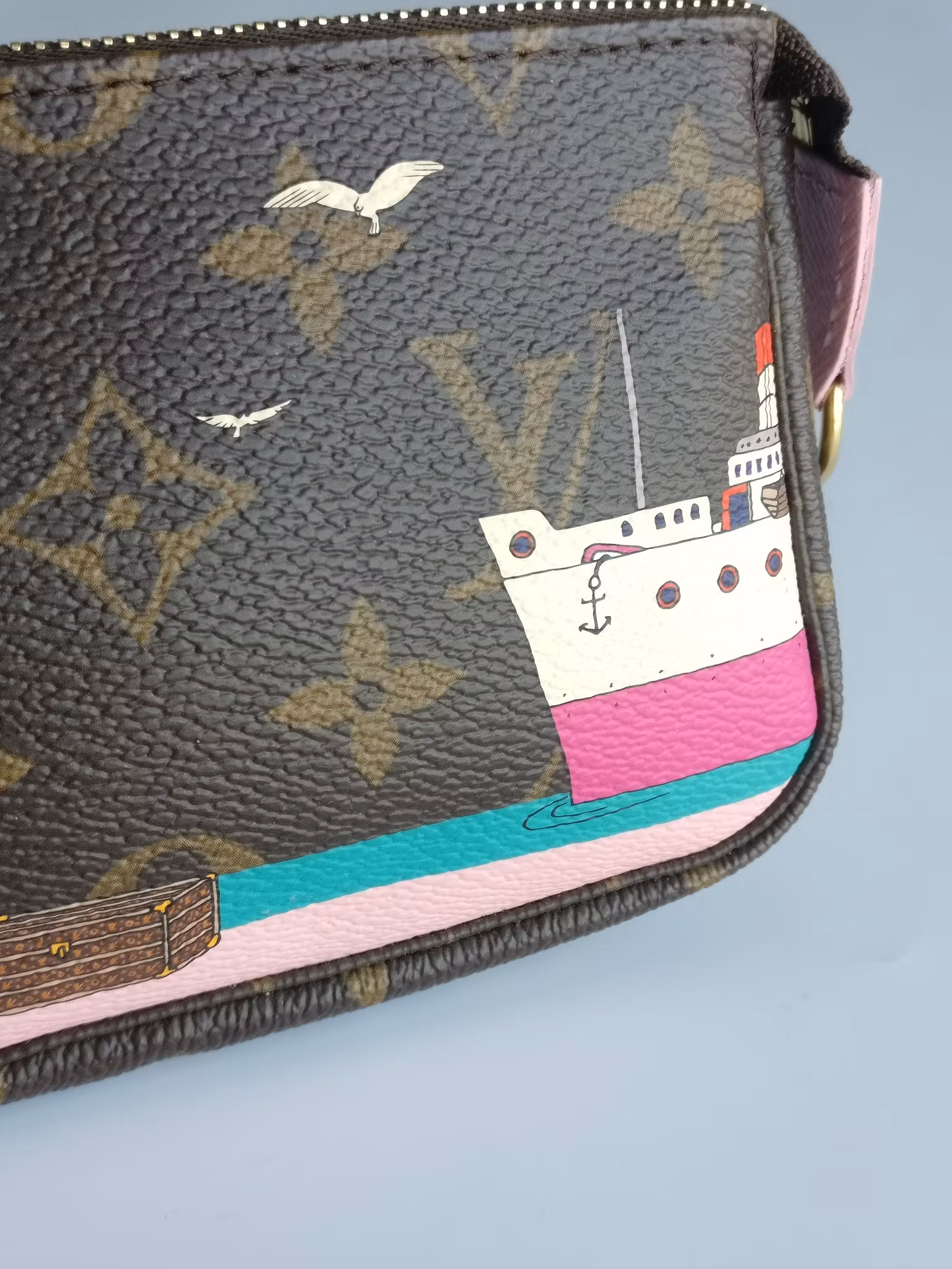 Louis Vuitton Mini Pochette Illustre
