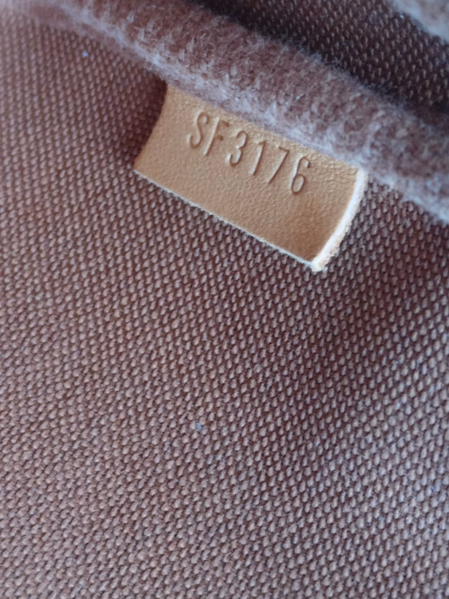 Louis Vuitton Mini Pochette Illustre