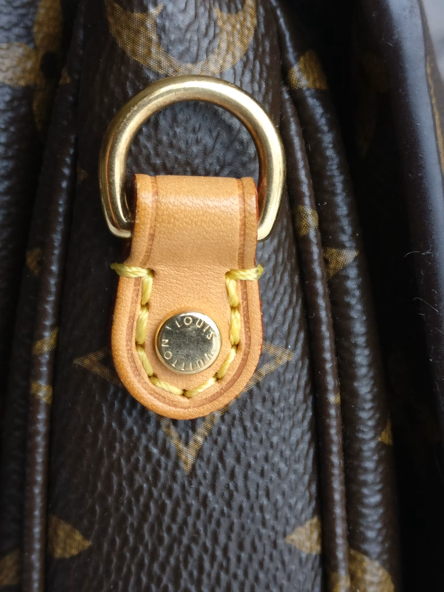Louis Vuitton Pochette Metis