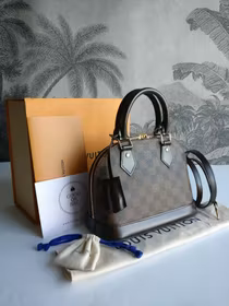 Louis Vuitton Alma BB