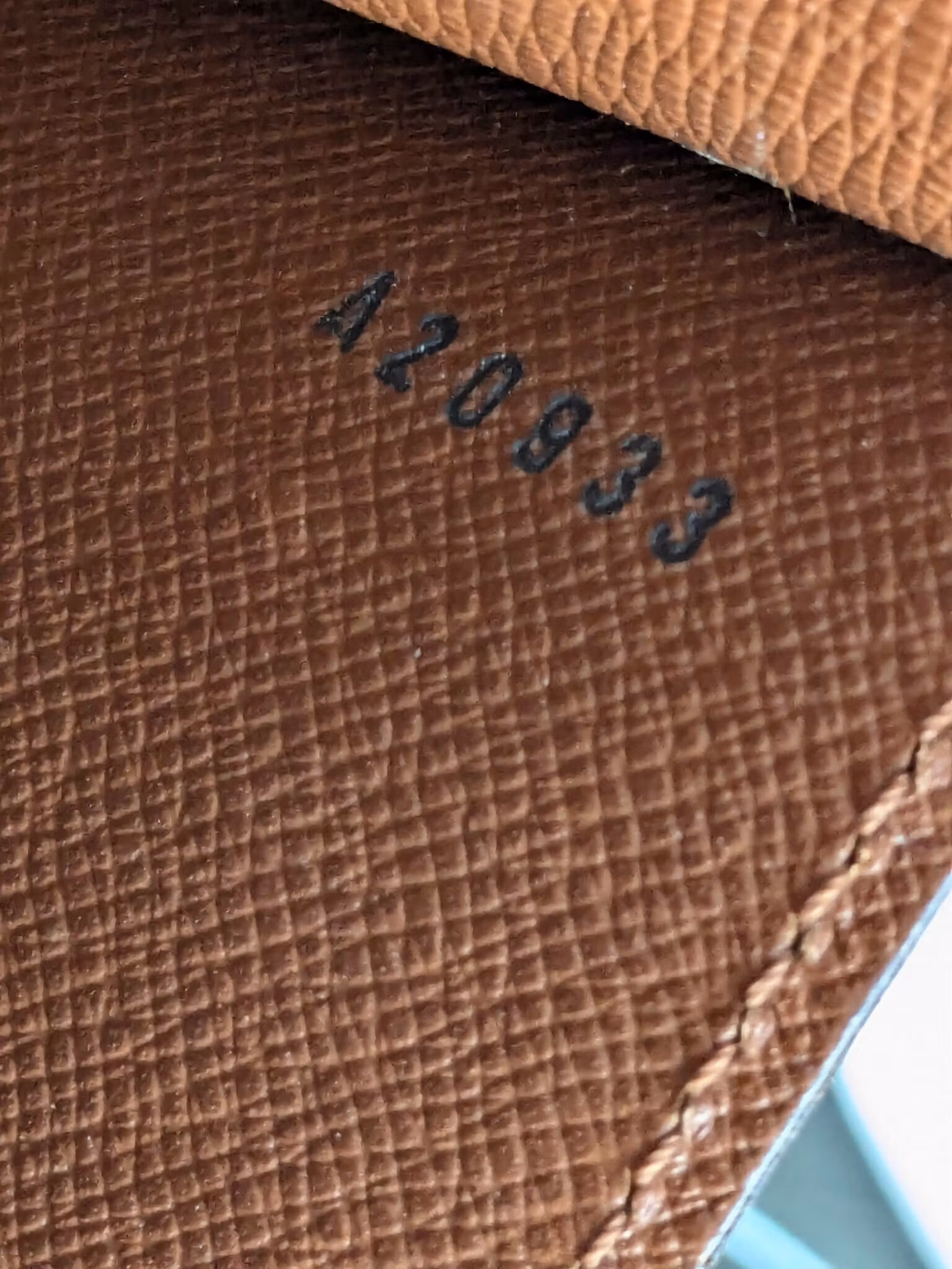 Louis Vuitton Monceau 26