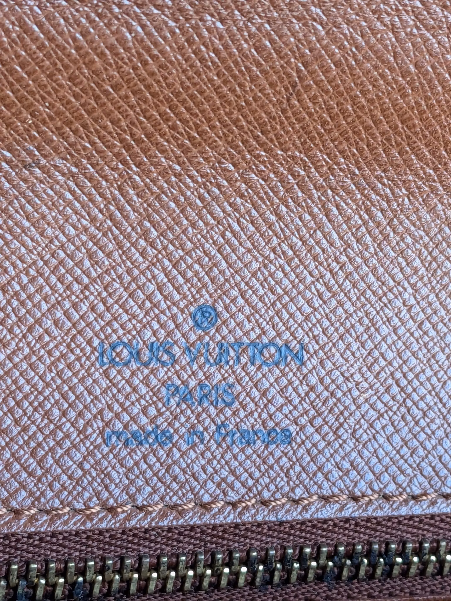 Louis Vuitton Monceau 26