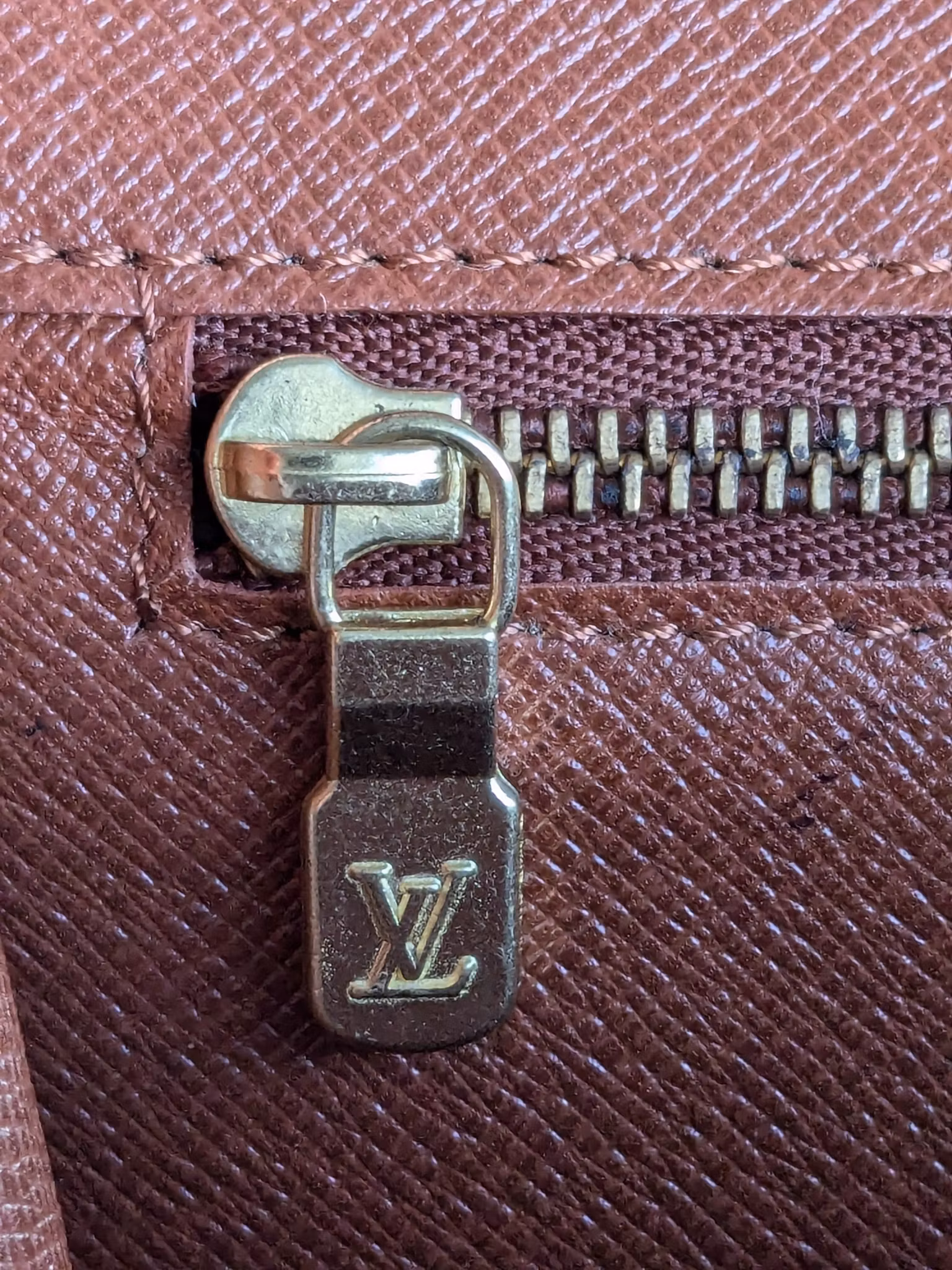 Louis Vuitton Monceau 26