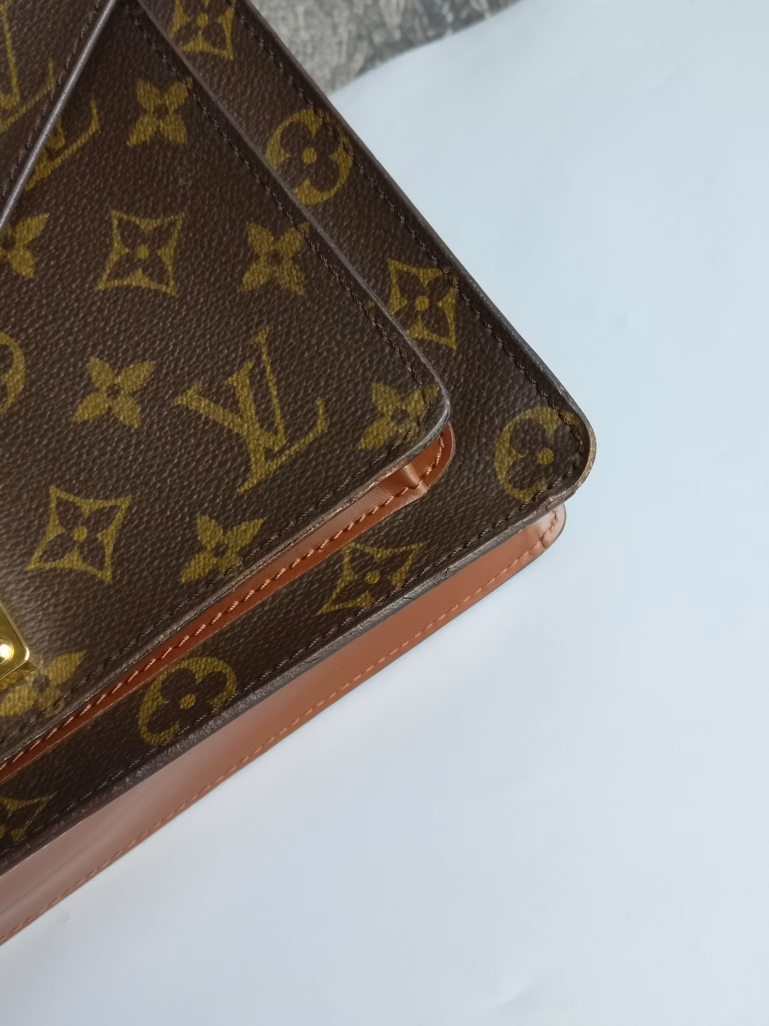 Louis Vuitton Monceau 26