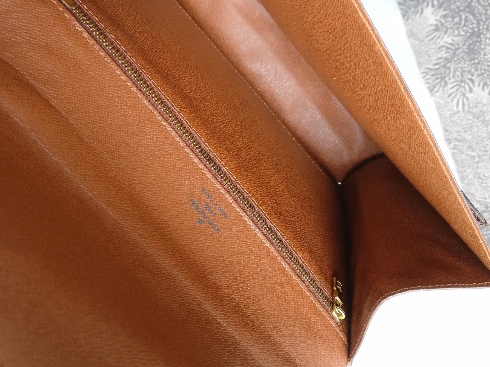 Louis Vuitton Monceau 26