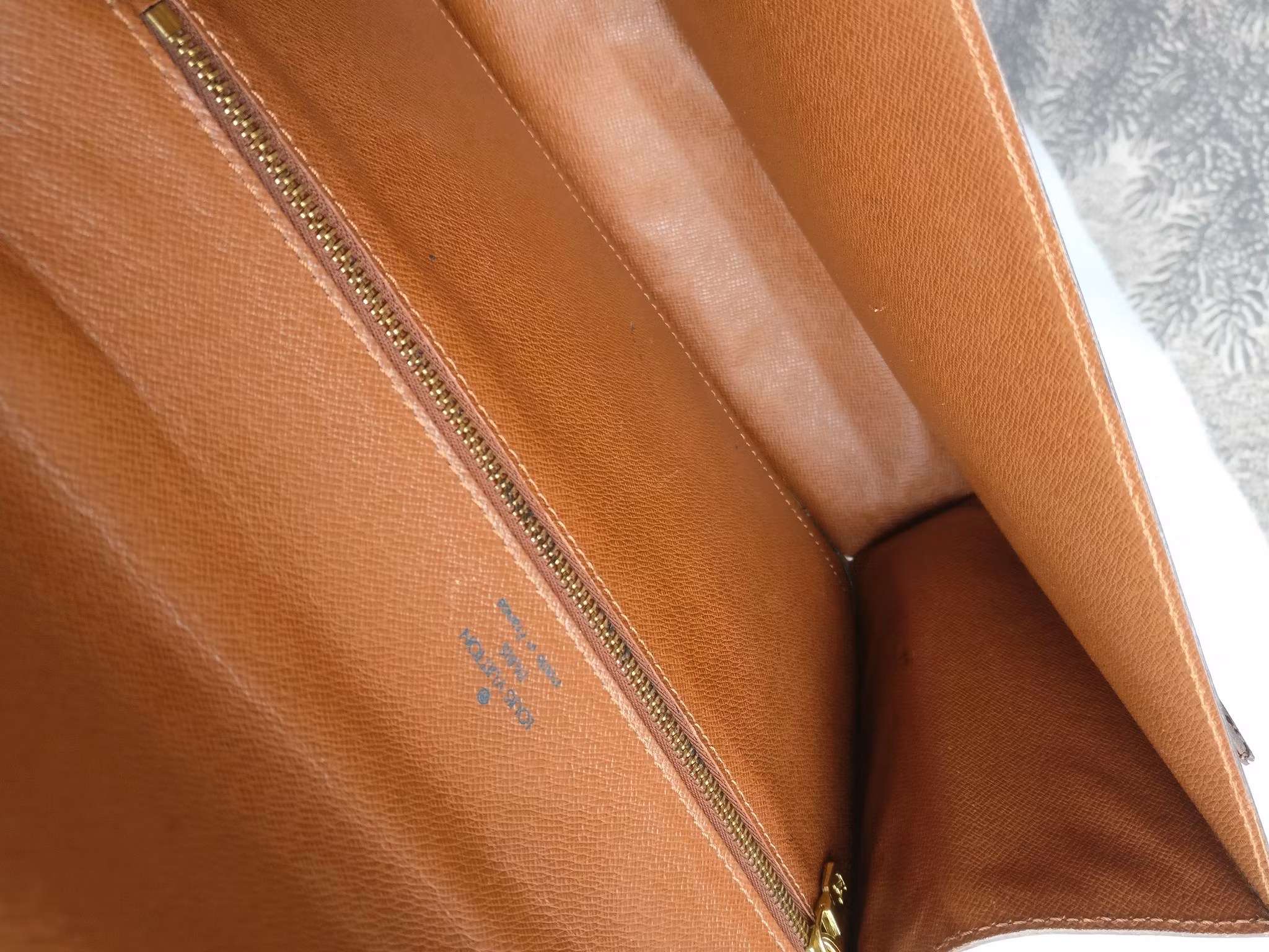 Louis Vuitton Monceau 26