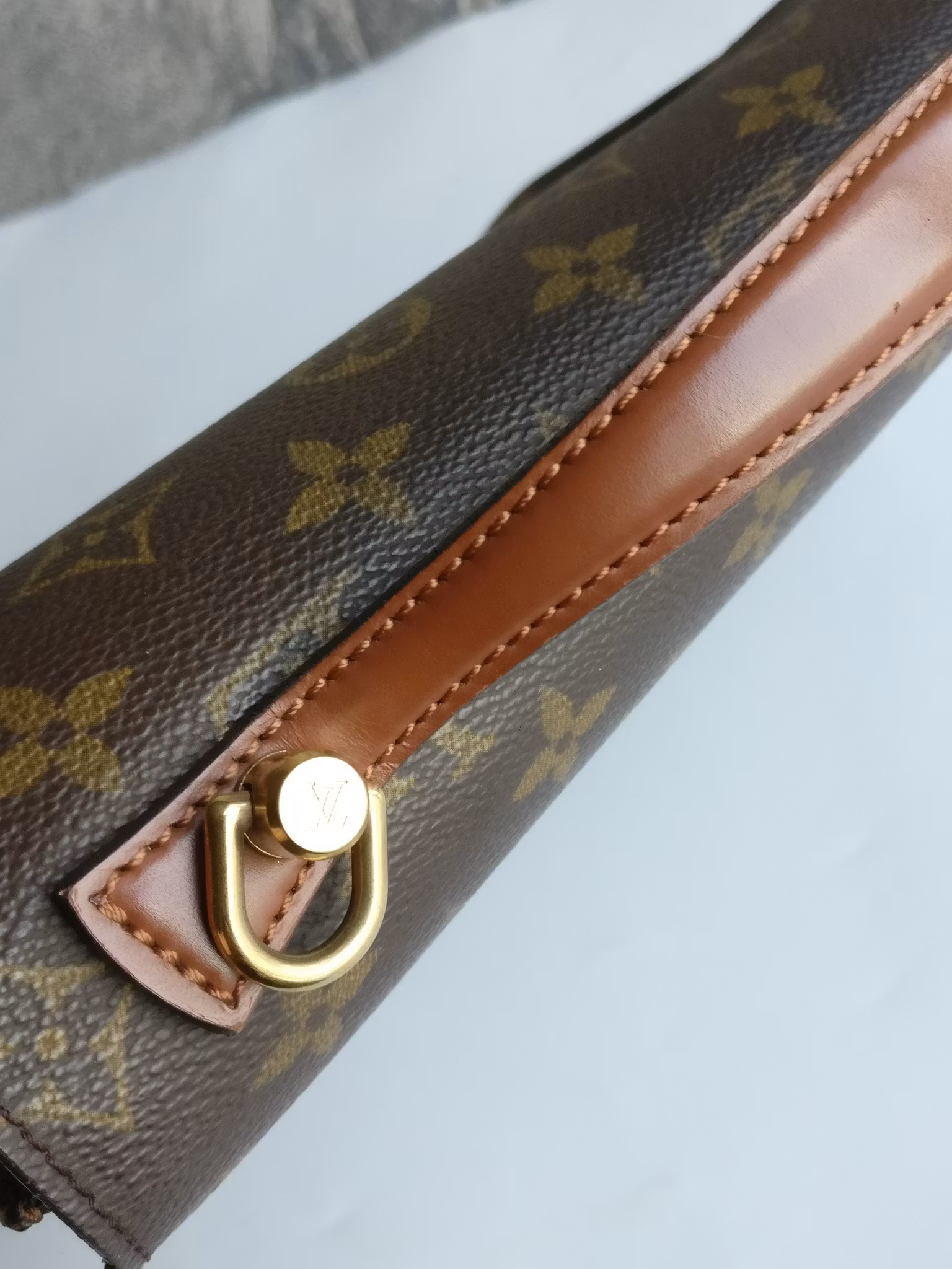 Louis Vuitton Monceau 26