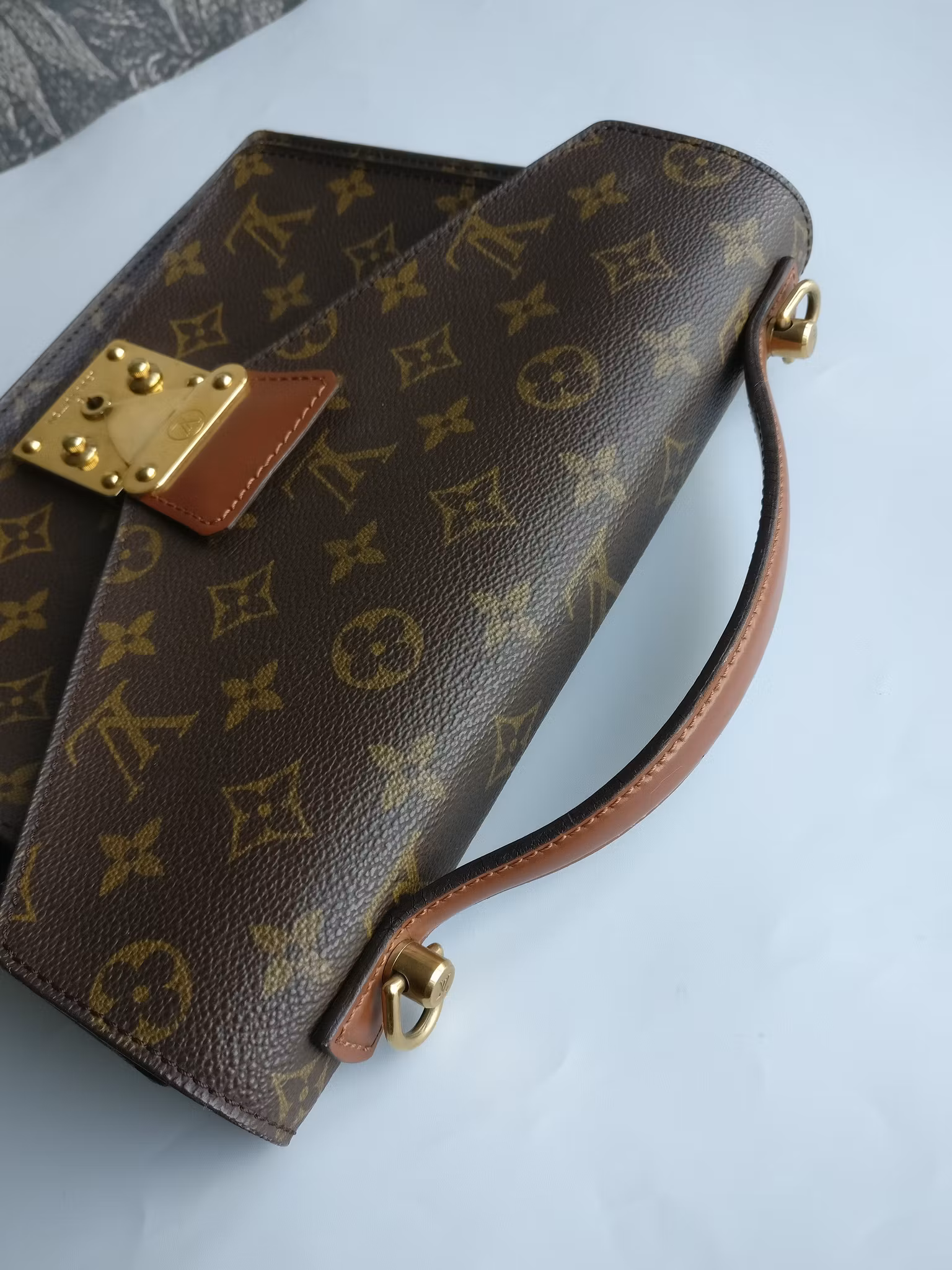 Louis Vuitton Monceau 26
