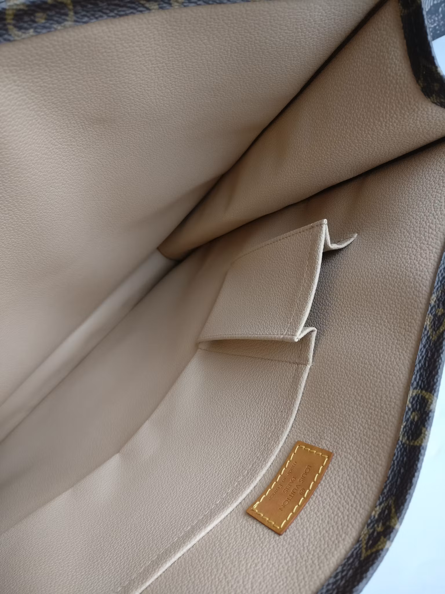 Louis Vuitton Sac Plat