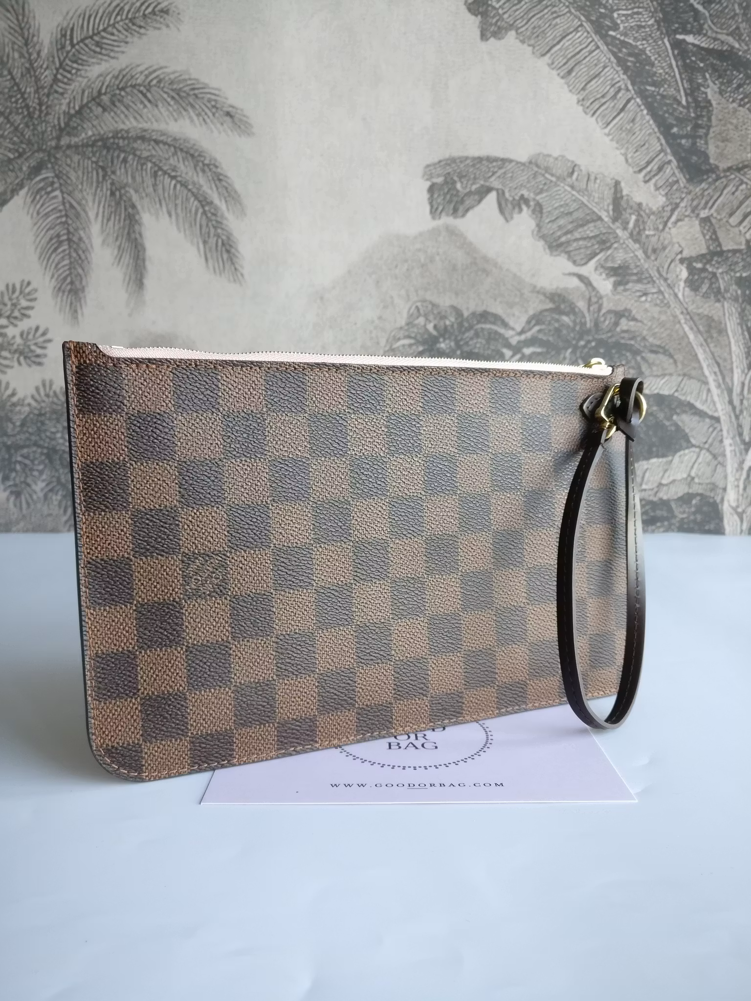 Louis Vuitton Neverfull MM Pochette