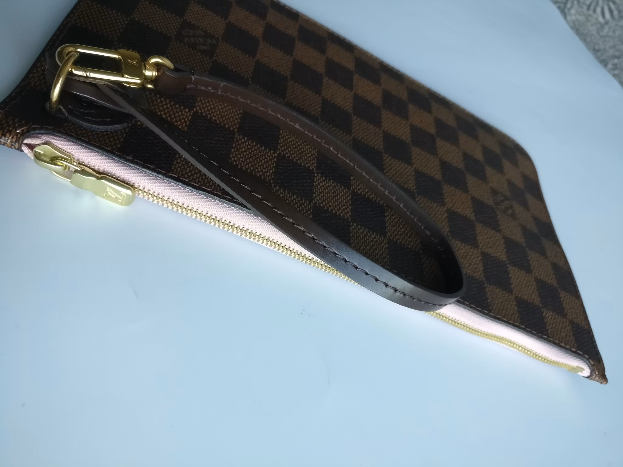 Louis Vuitton Neverfull MM Pochette