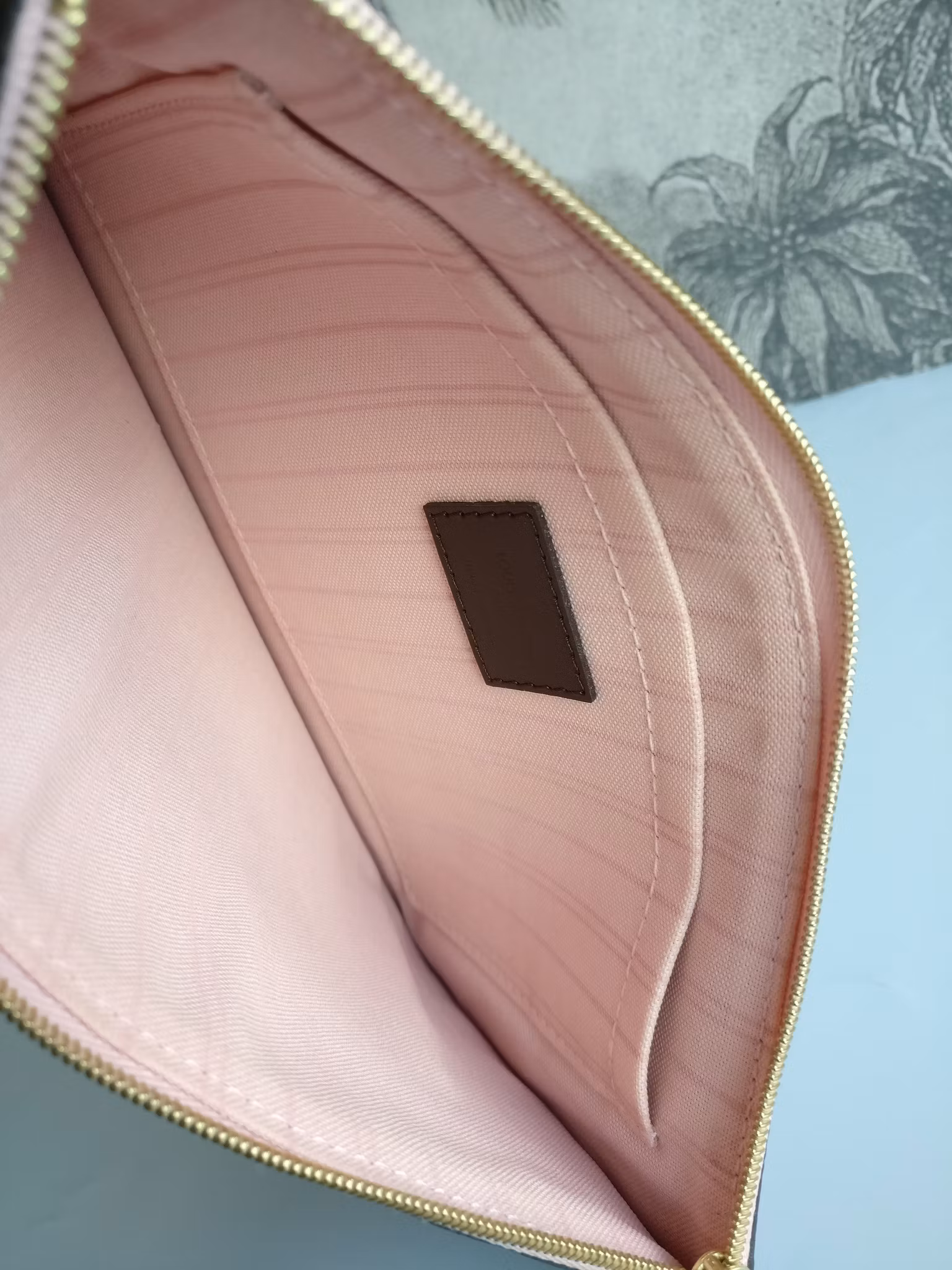 Louis Vuitton Neverfull MM Pochette