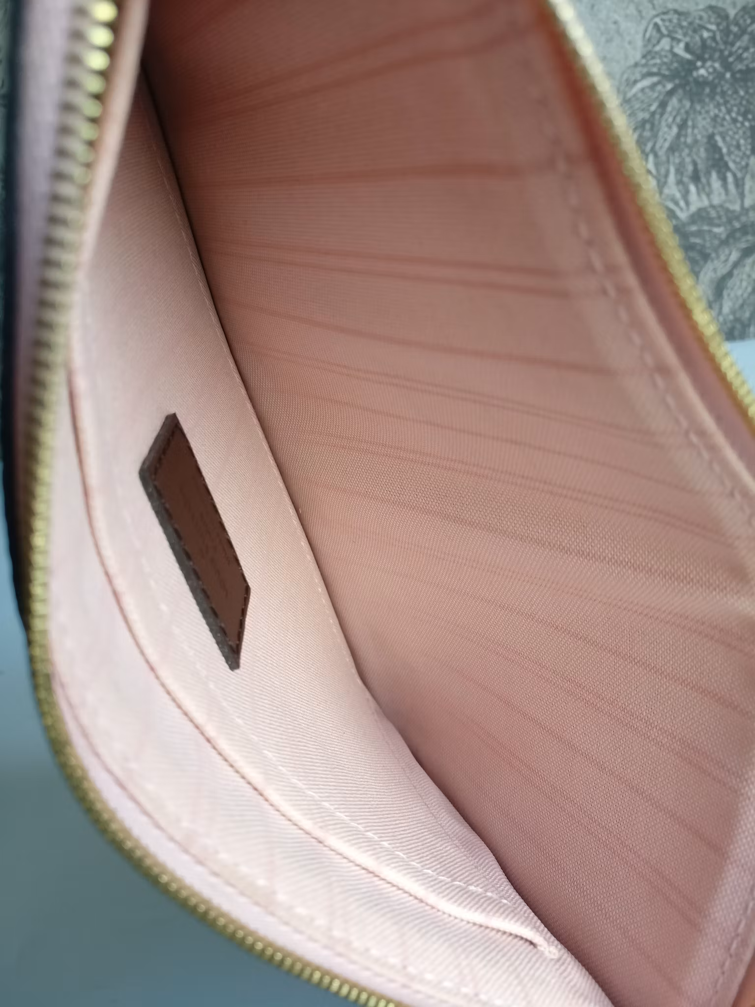 Louis Vuitton Neverfull MM Pochette