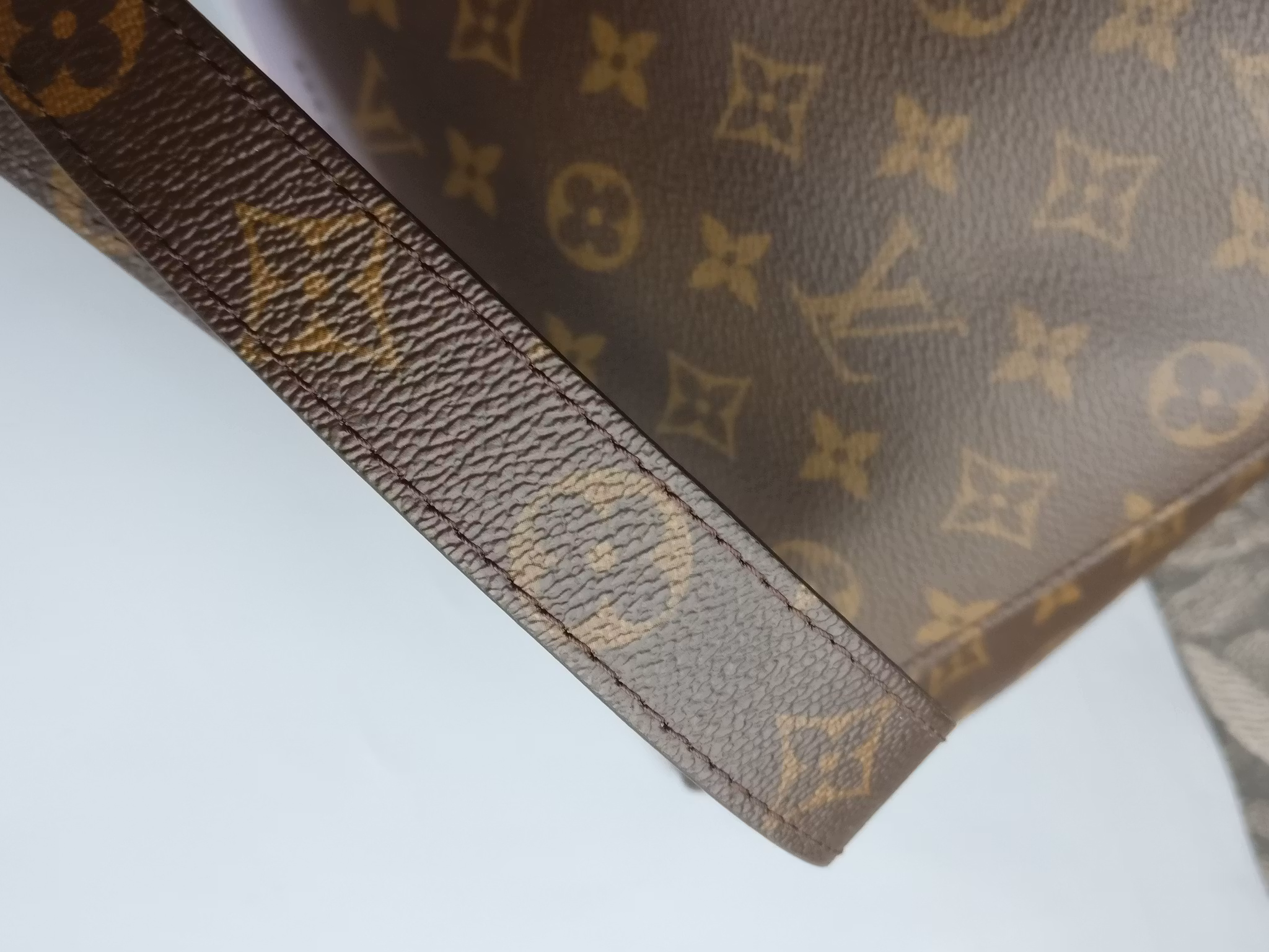 Louis Vuitton Montaigne MM