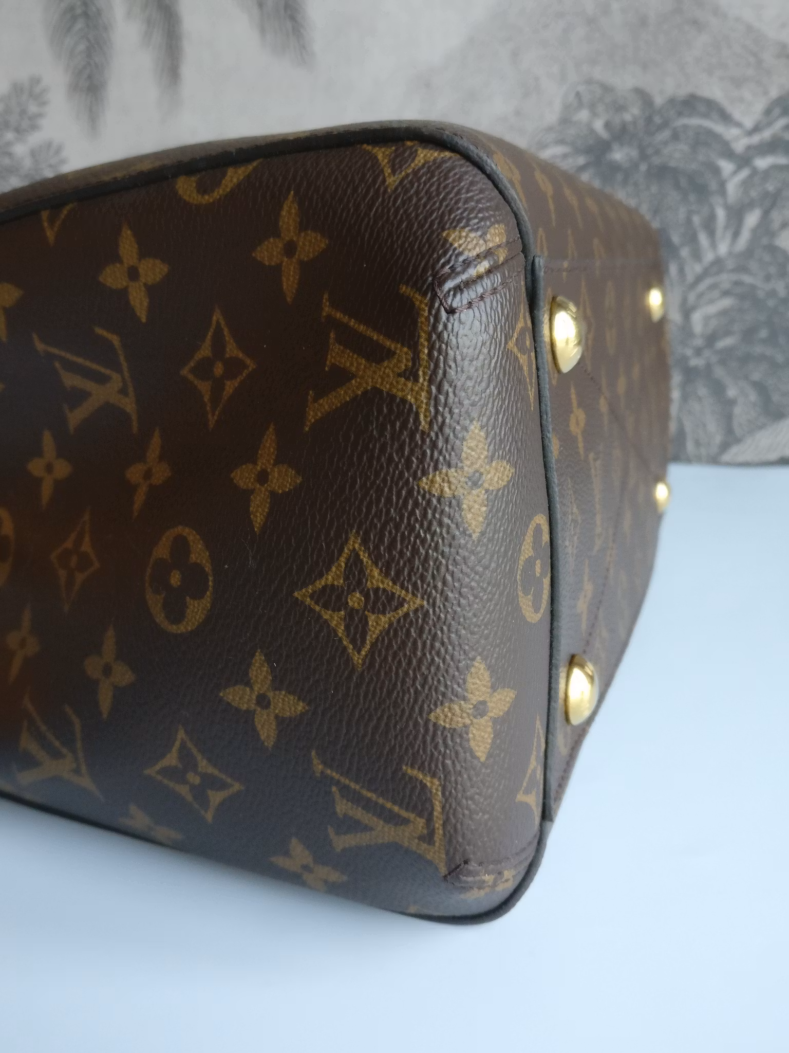 Louis Vuitton Montaigne MM