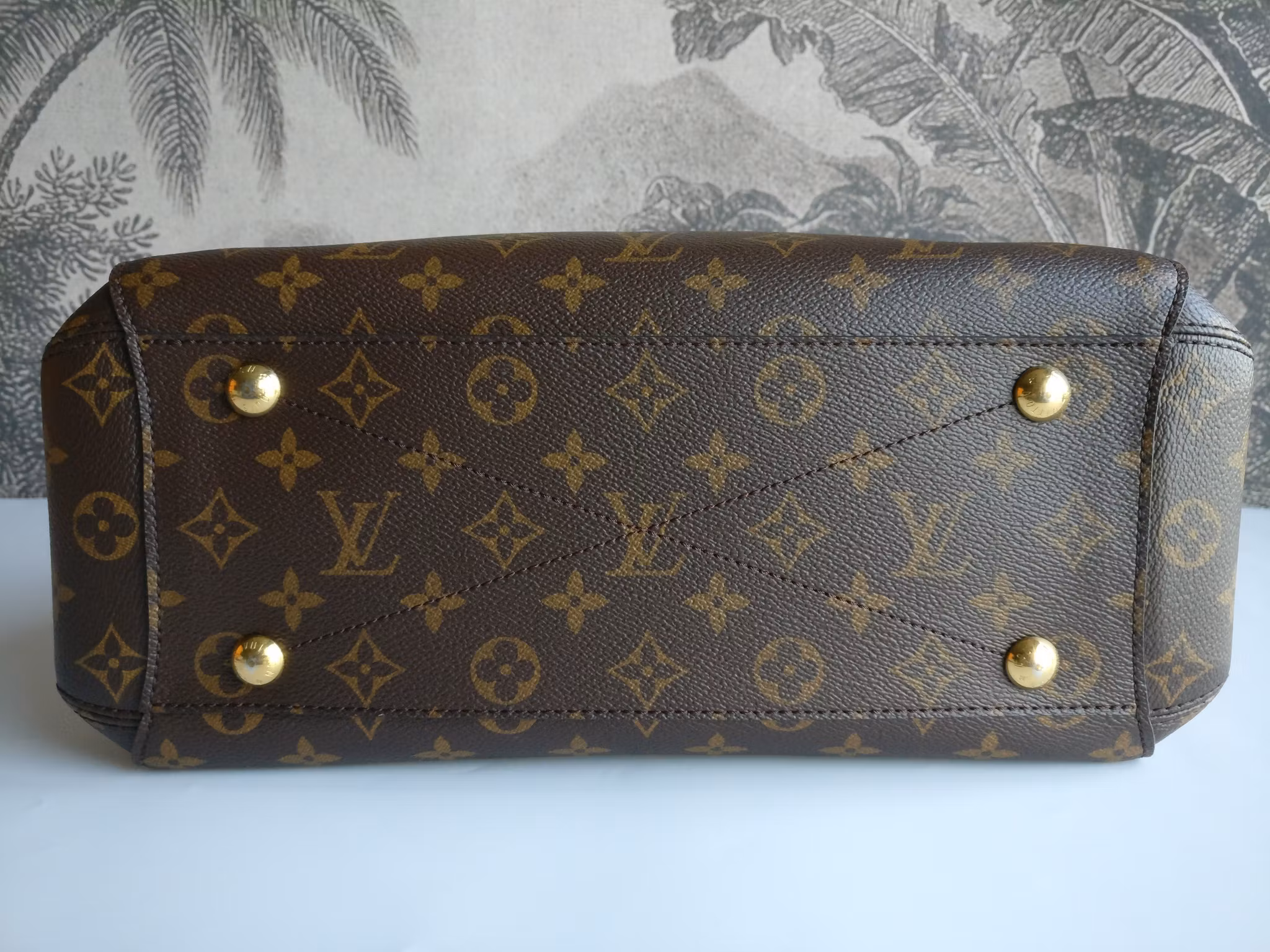 Louis Vuitton Montaigne MM