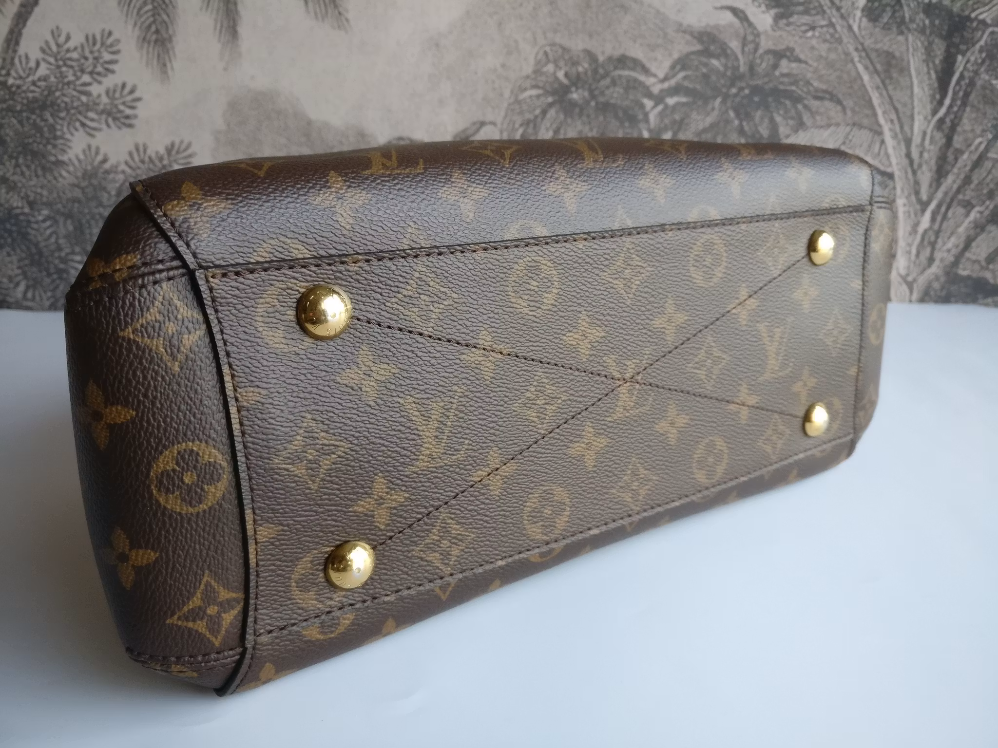 Louis Vuitton Montaigne MM