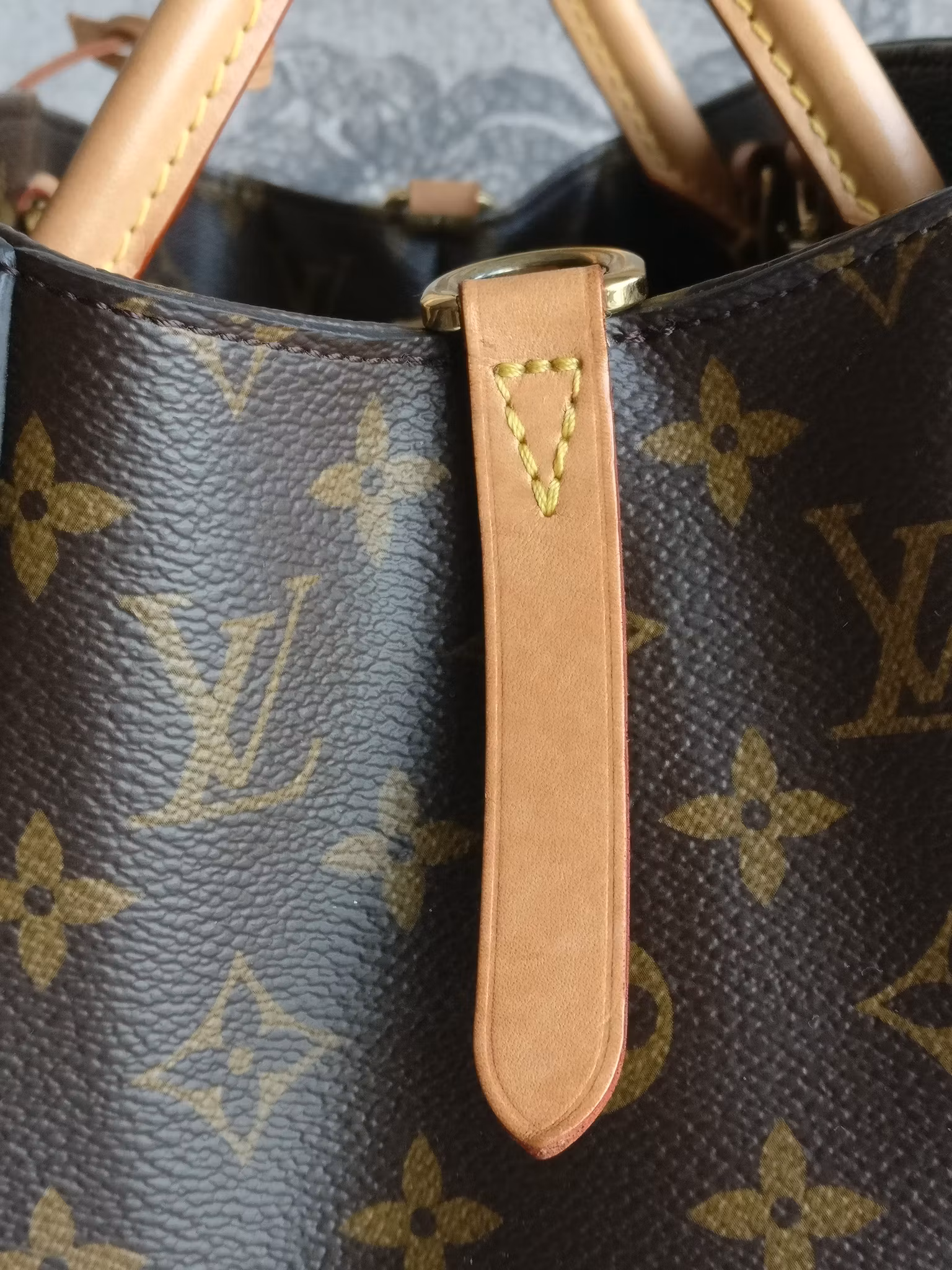 Louis Vuitton Montaigne MM