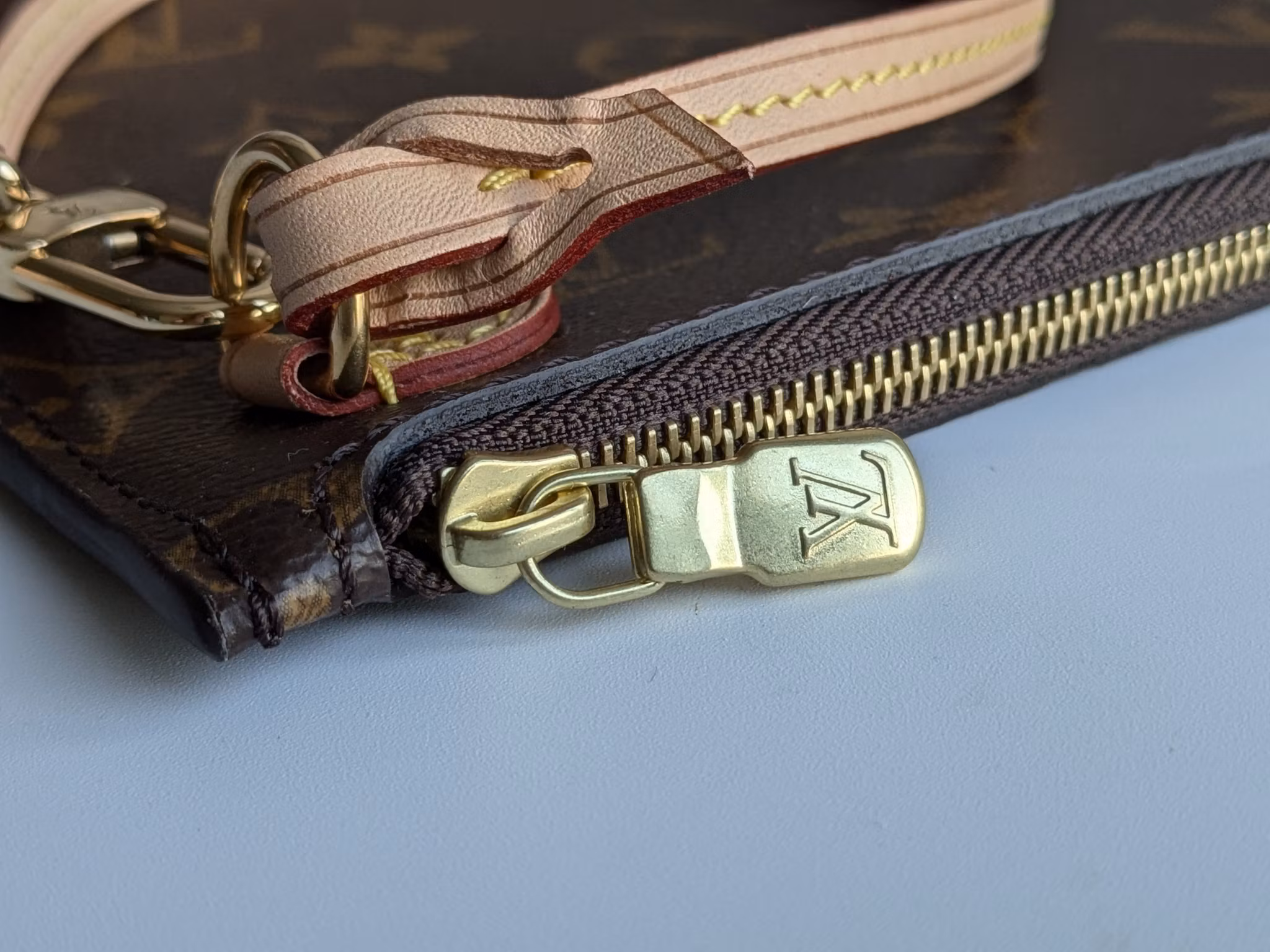Louis Vuitton Neverfull MM pochette