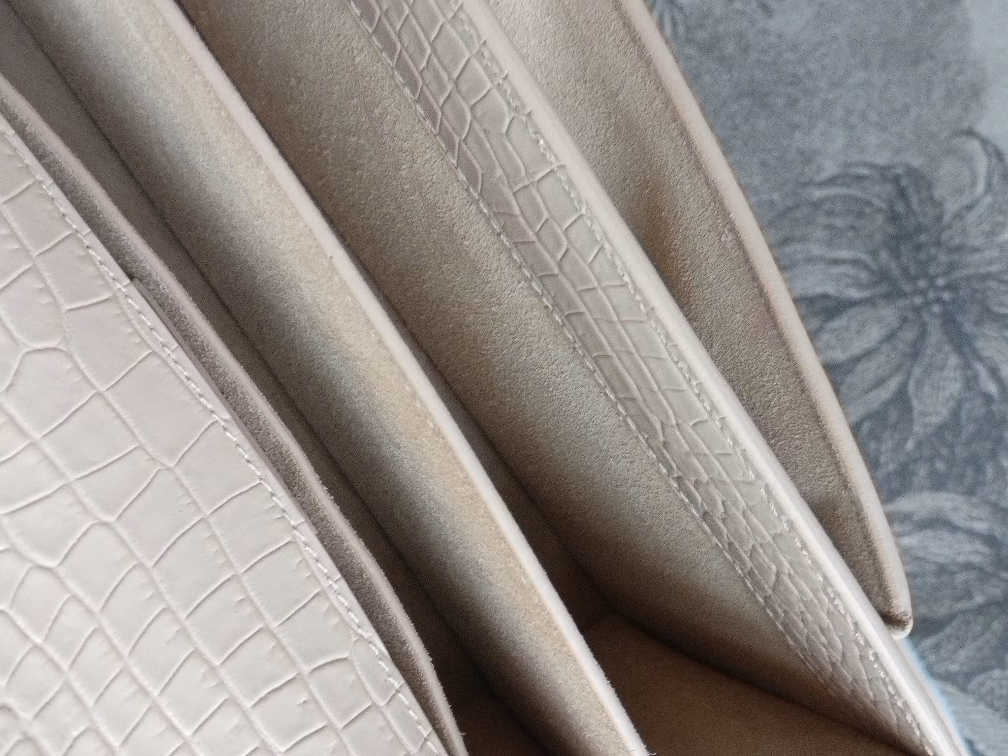 Saint Laurent Sunset Medium Crocodile embossed