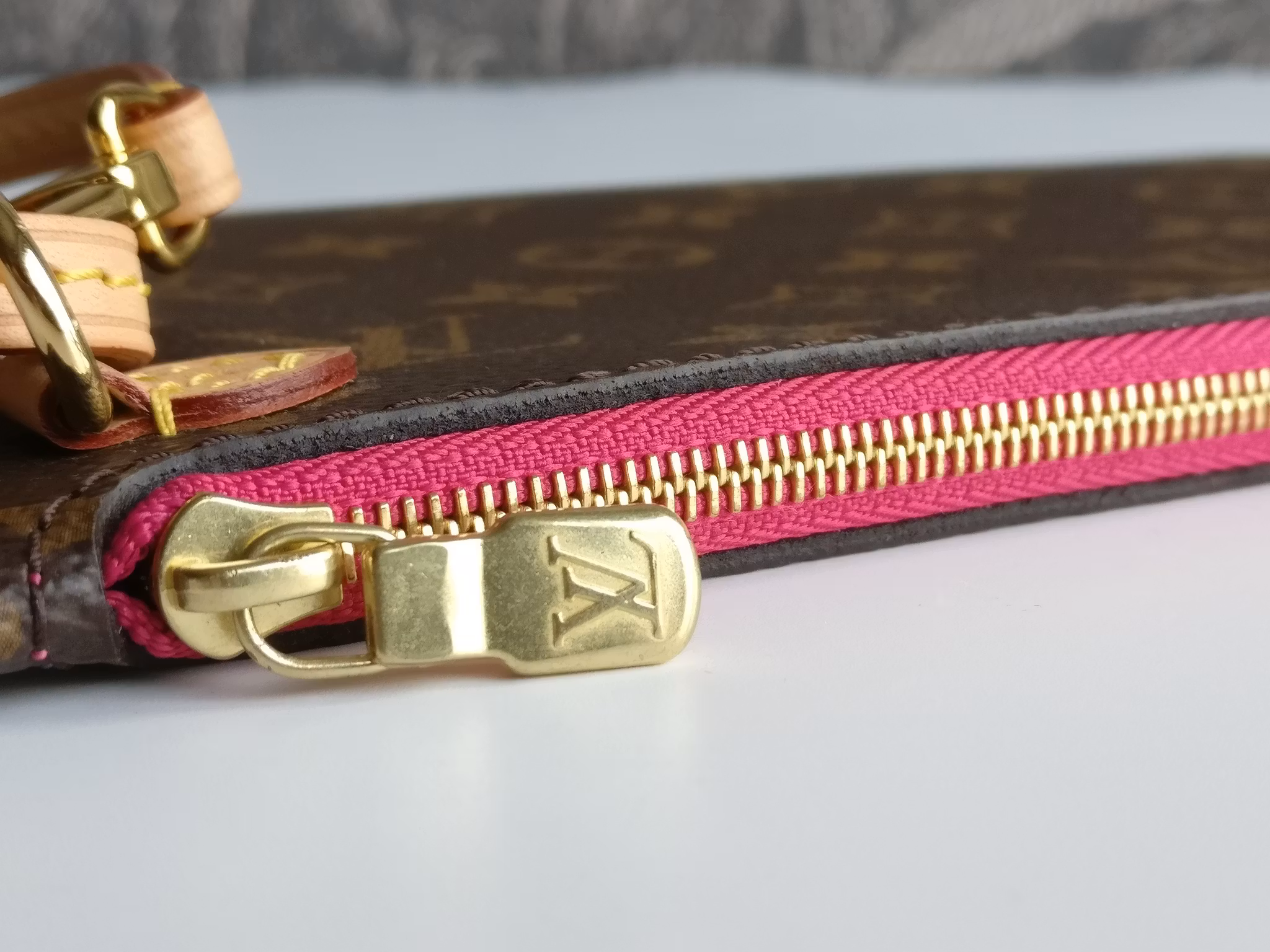 Louis Vuitton Neverfull MM pochette