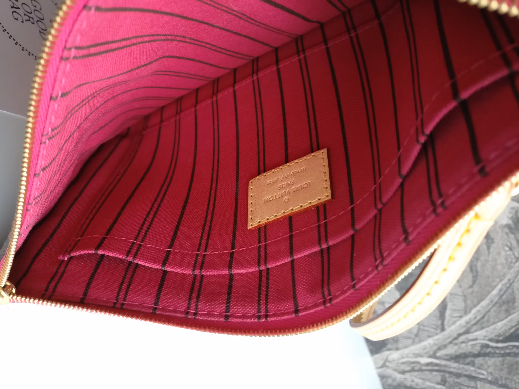 Louis Vuitton Neverfull MM pochette