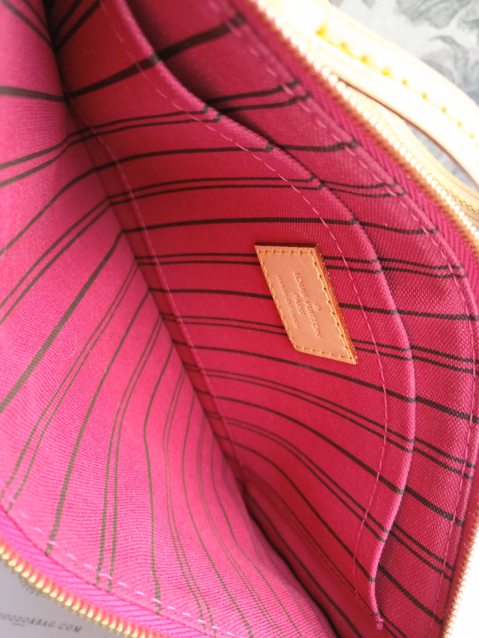 Louis Vuitton Neverfull MM pochette