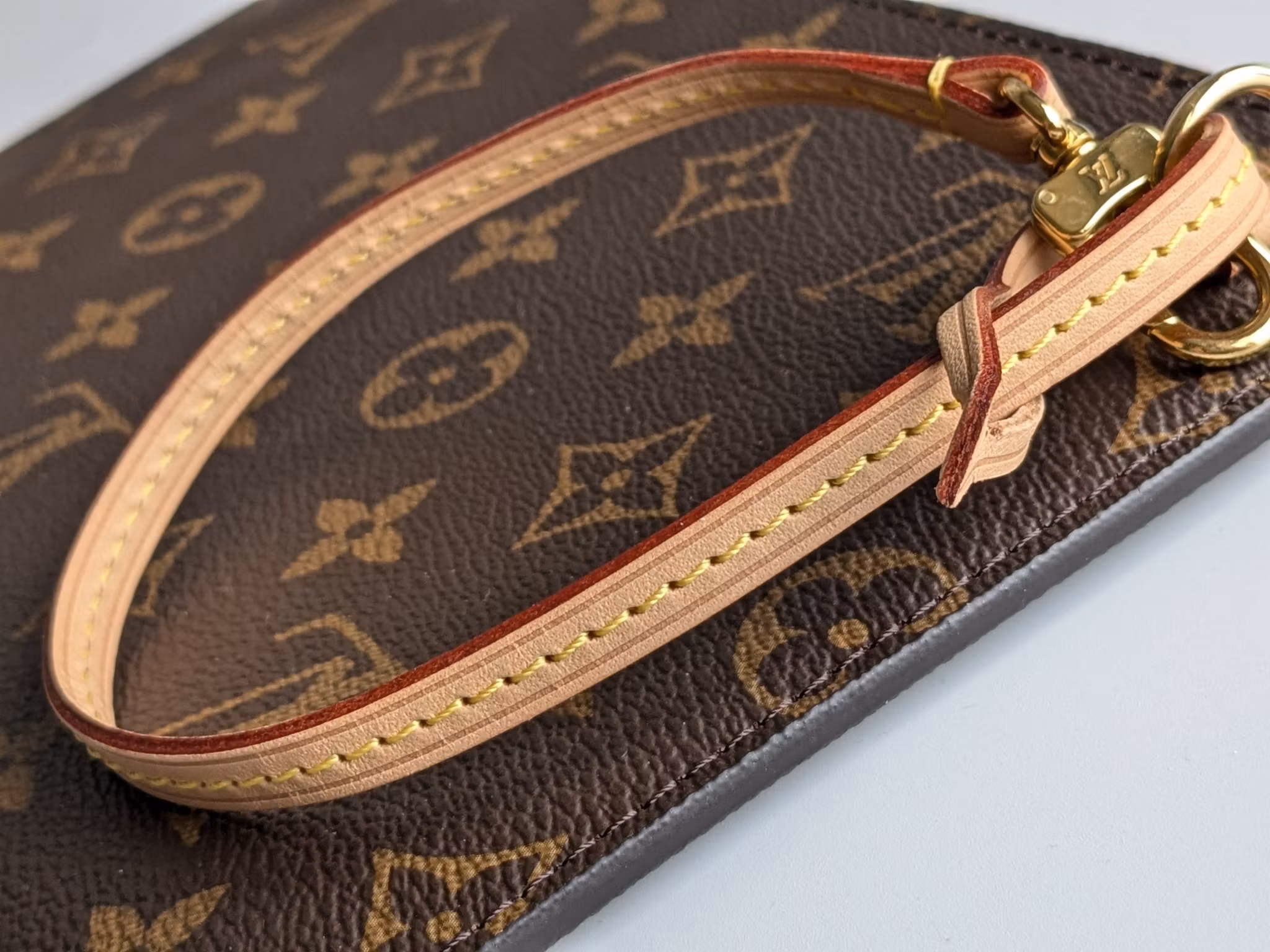 Louis Vuitton Neverfull MM pochette
