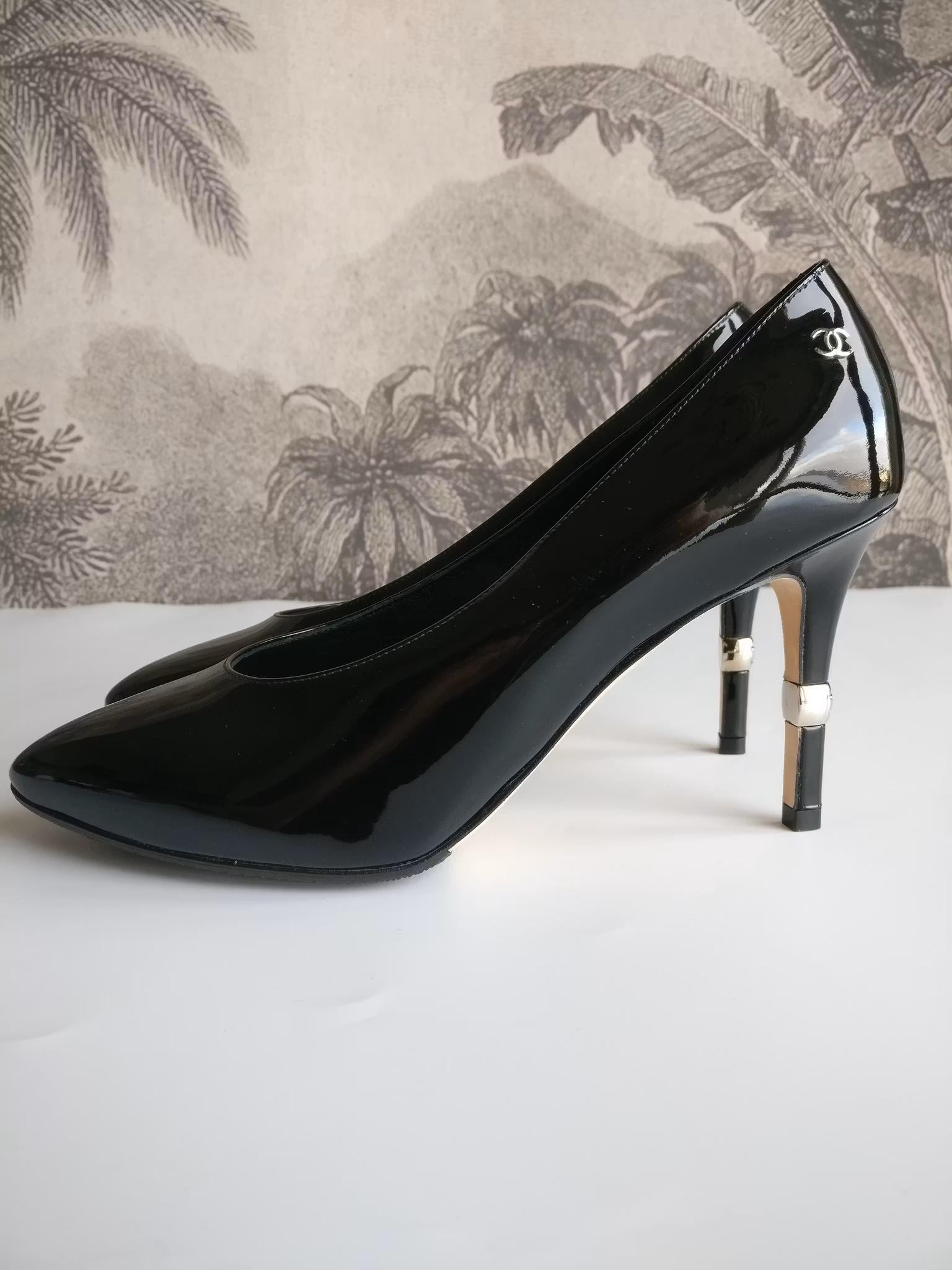 Chanel patent calfskin heels 39 1/2 C