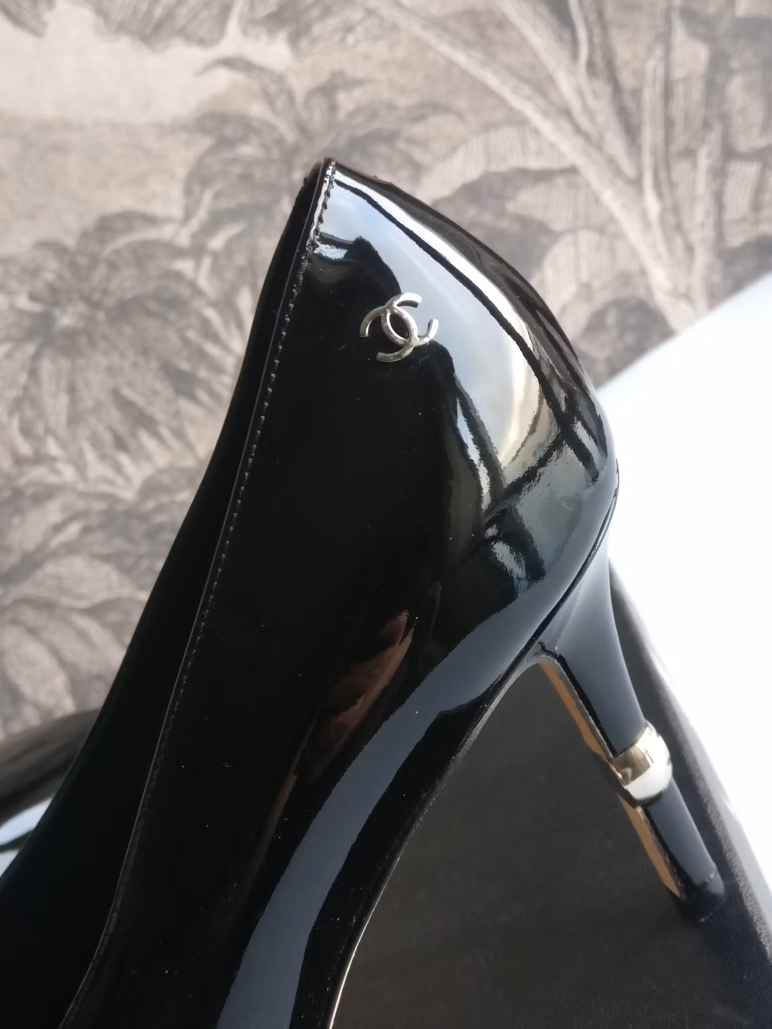 Chanel patent calfskin heels 39 1/2 C