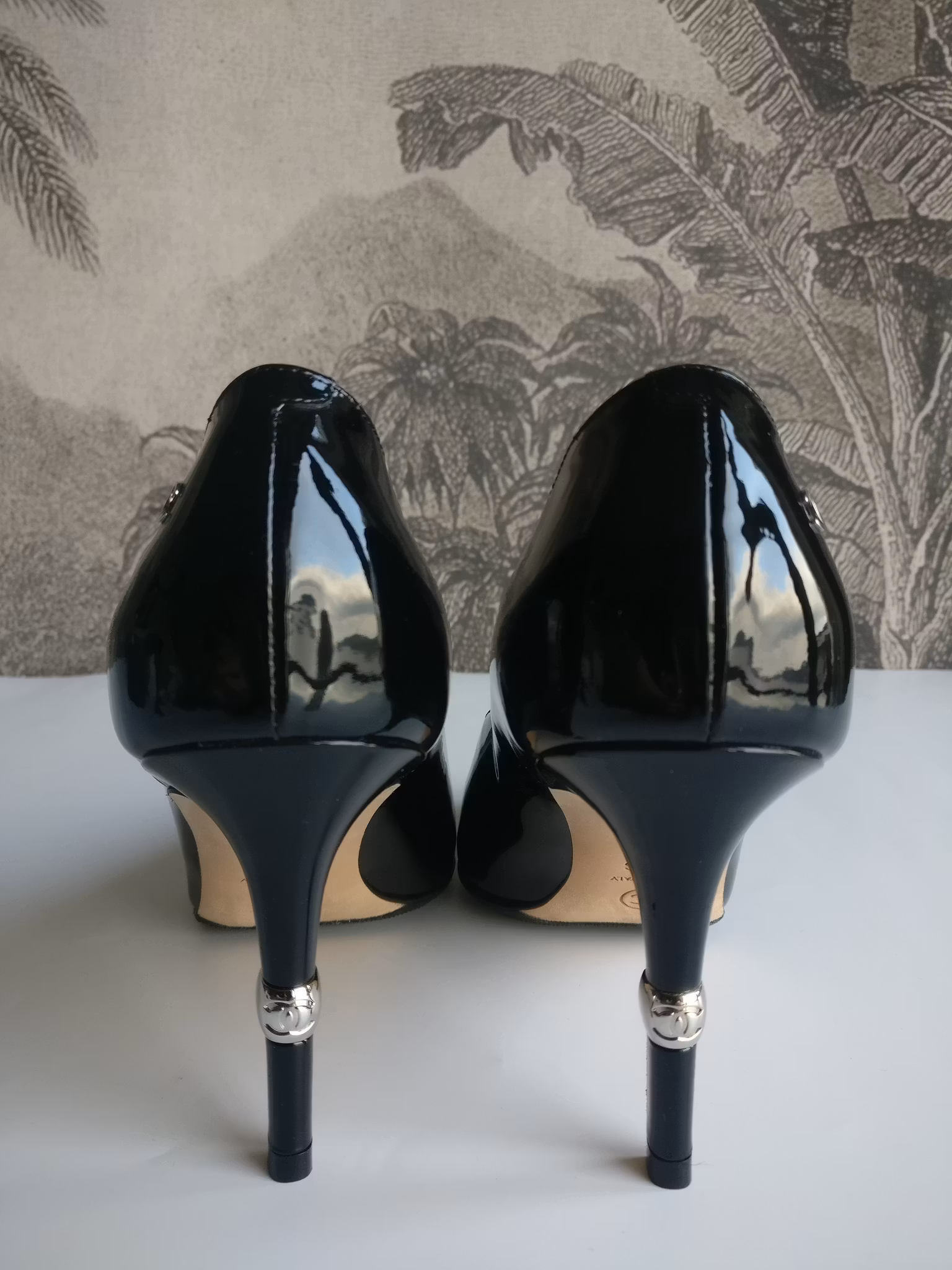 Chanel patent calfskin heels 39 1/2 C