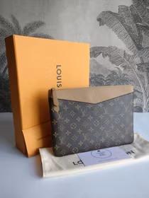 Louis Vuitton Daily pouch sesame