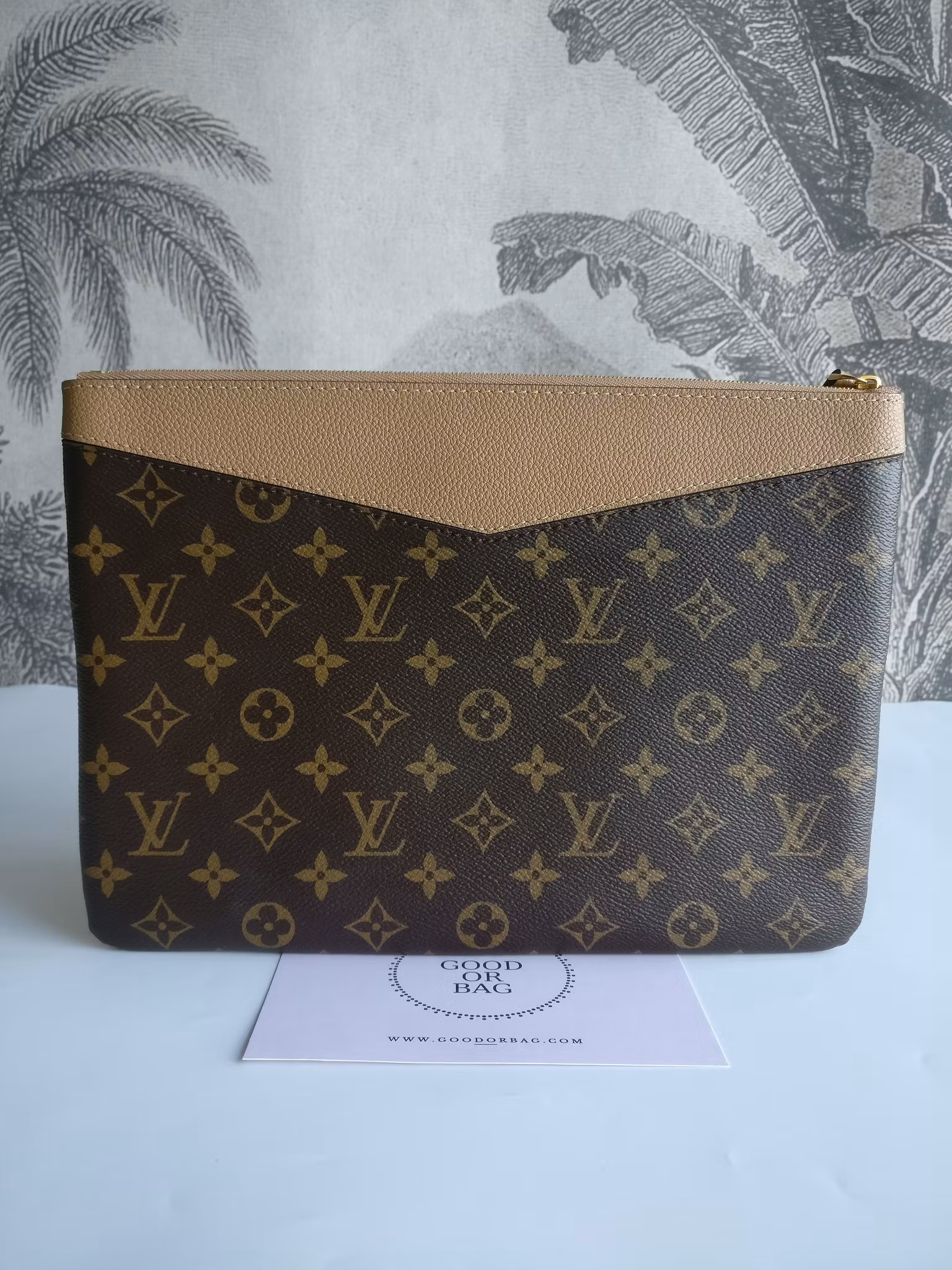 Louis Vuitton Daily pouch sesame