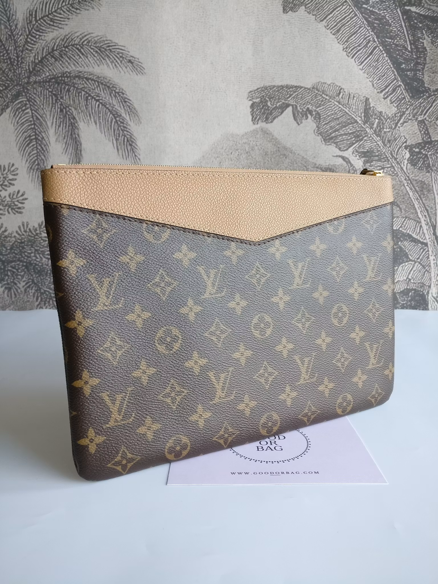 Louis Vuitton Daily pouch sesame