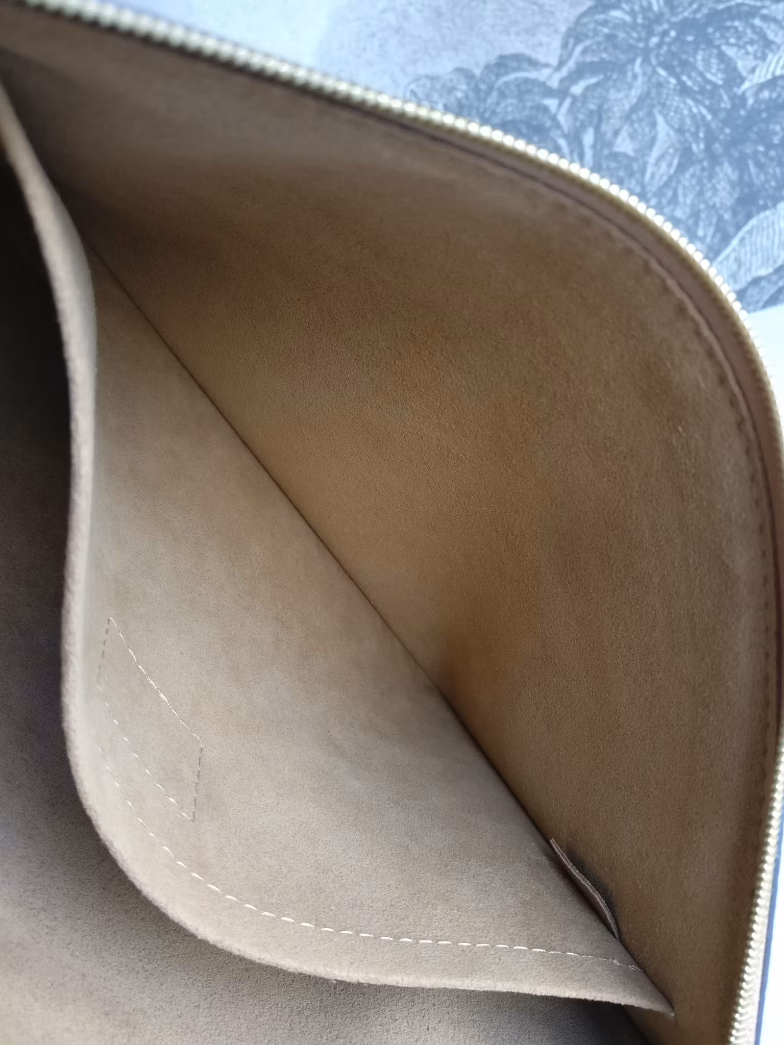 Louis Vuitton Daily pouch sesame