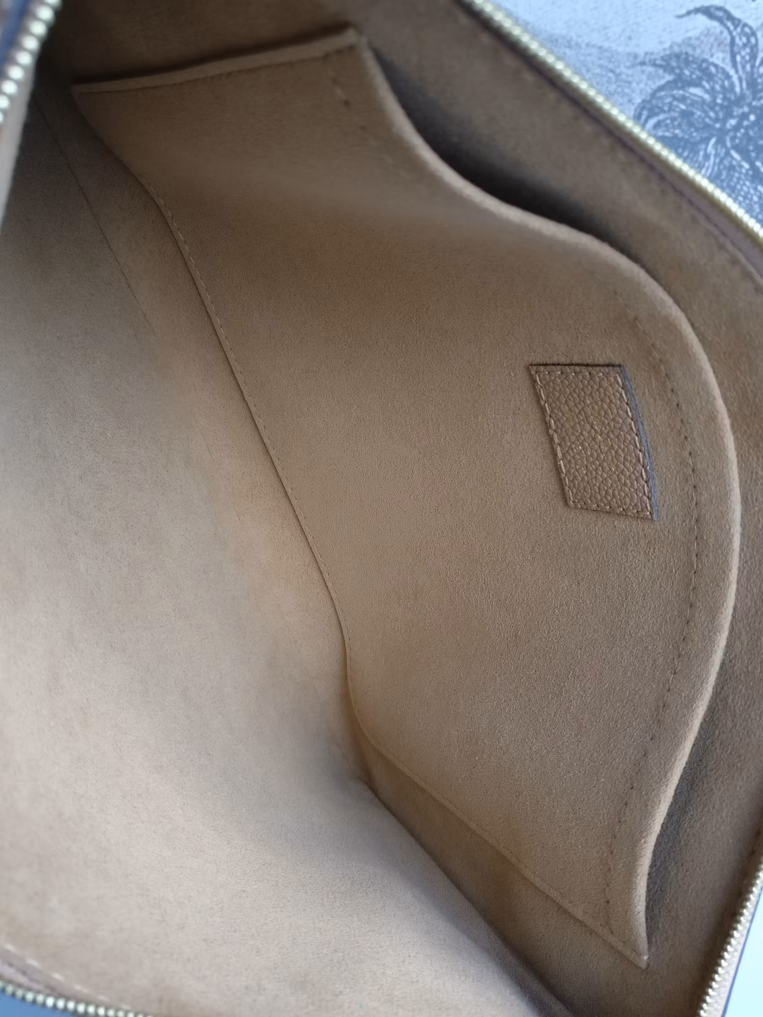 Louis Vuitton Daily pouch sesame