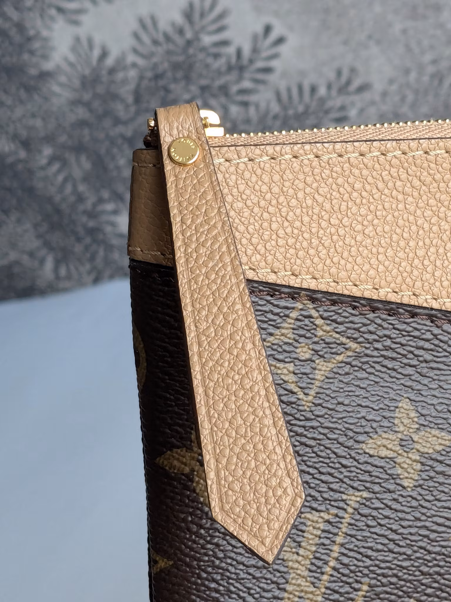 Louis Vuitton Daily pouch sesame