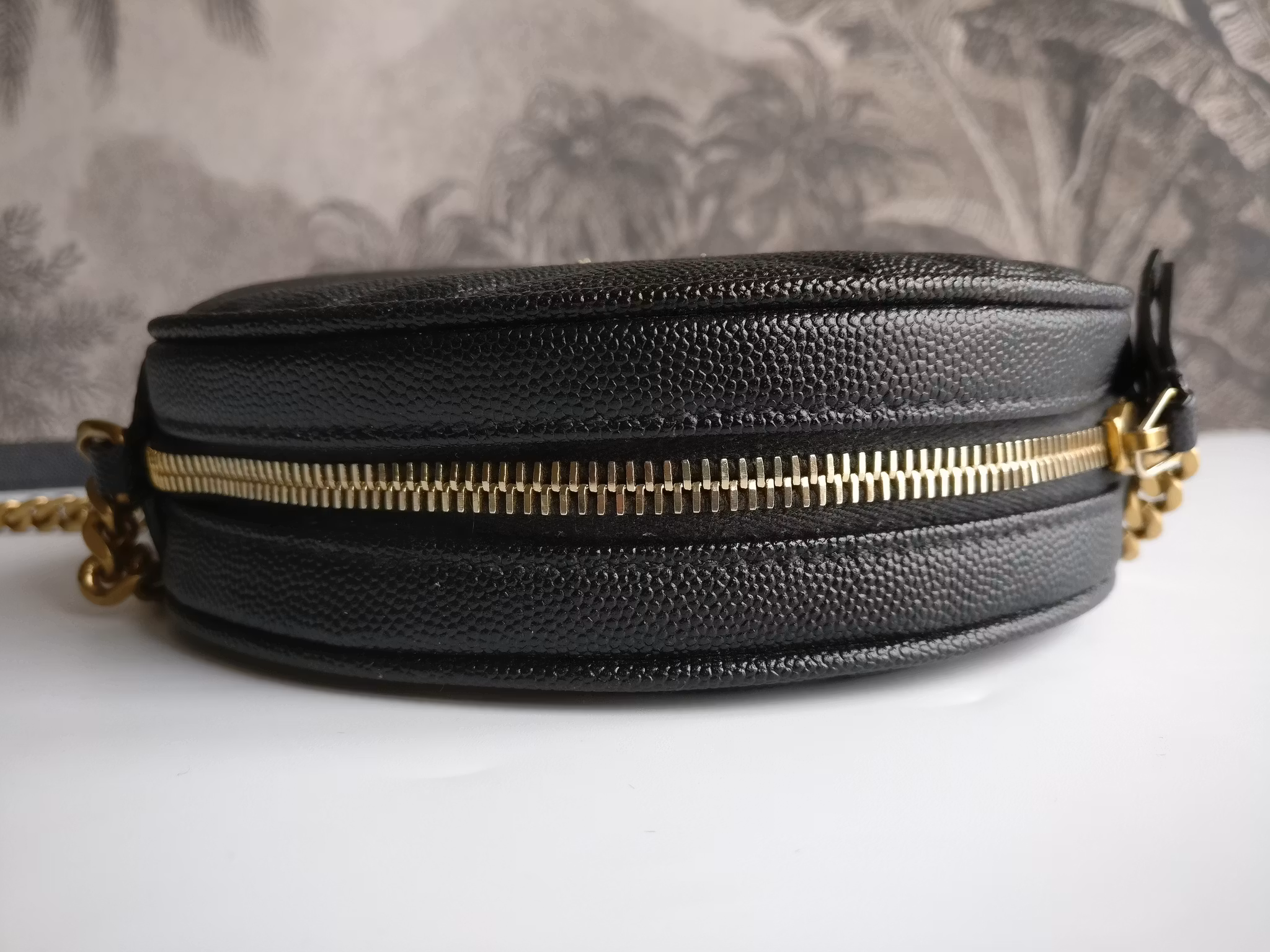 Saint Laurent Round Bag grain de poudre