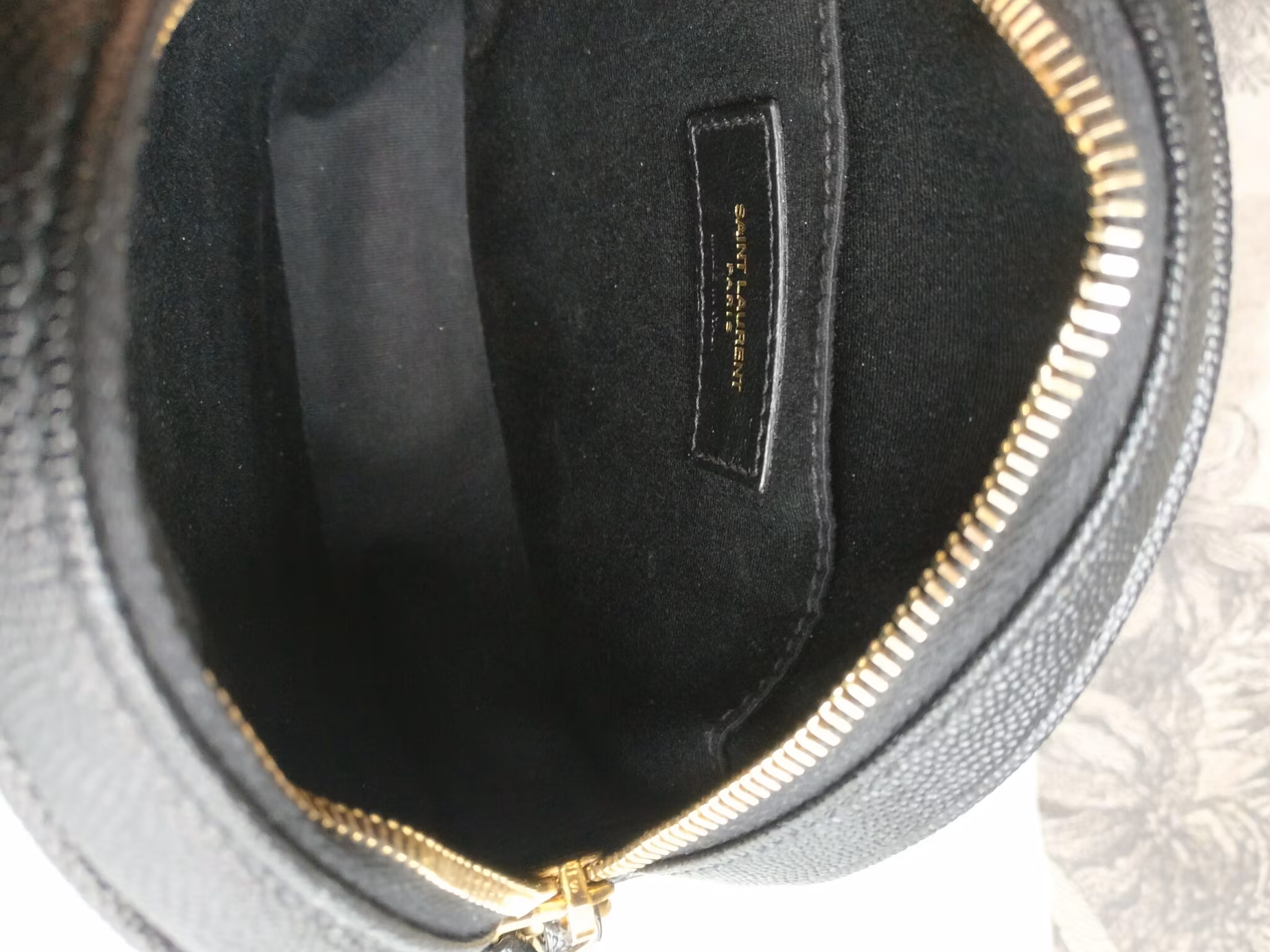 Saint Laurent Round Bag grain de poudre