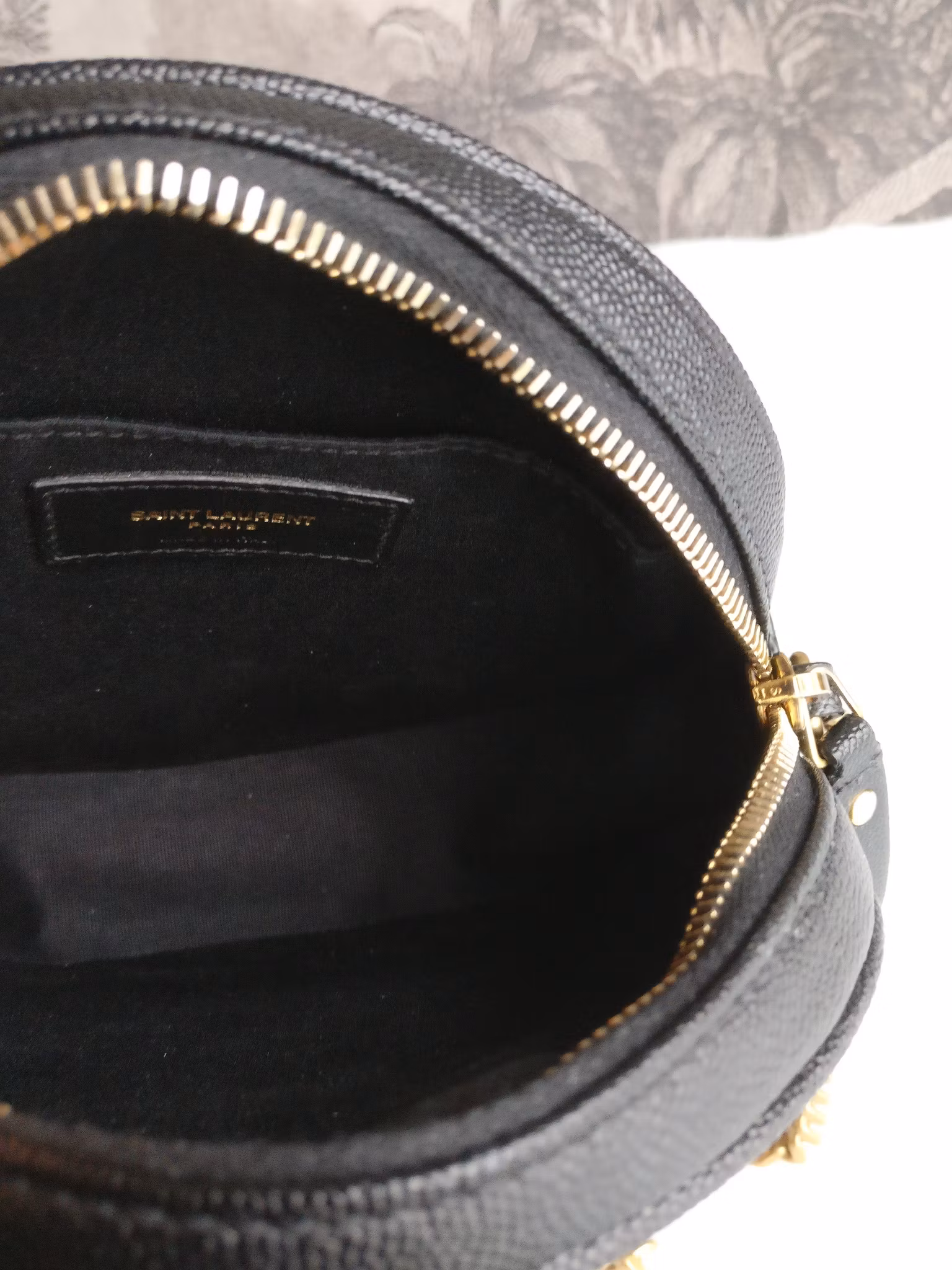 Saint Laurent Round Bag grain de poudre