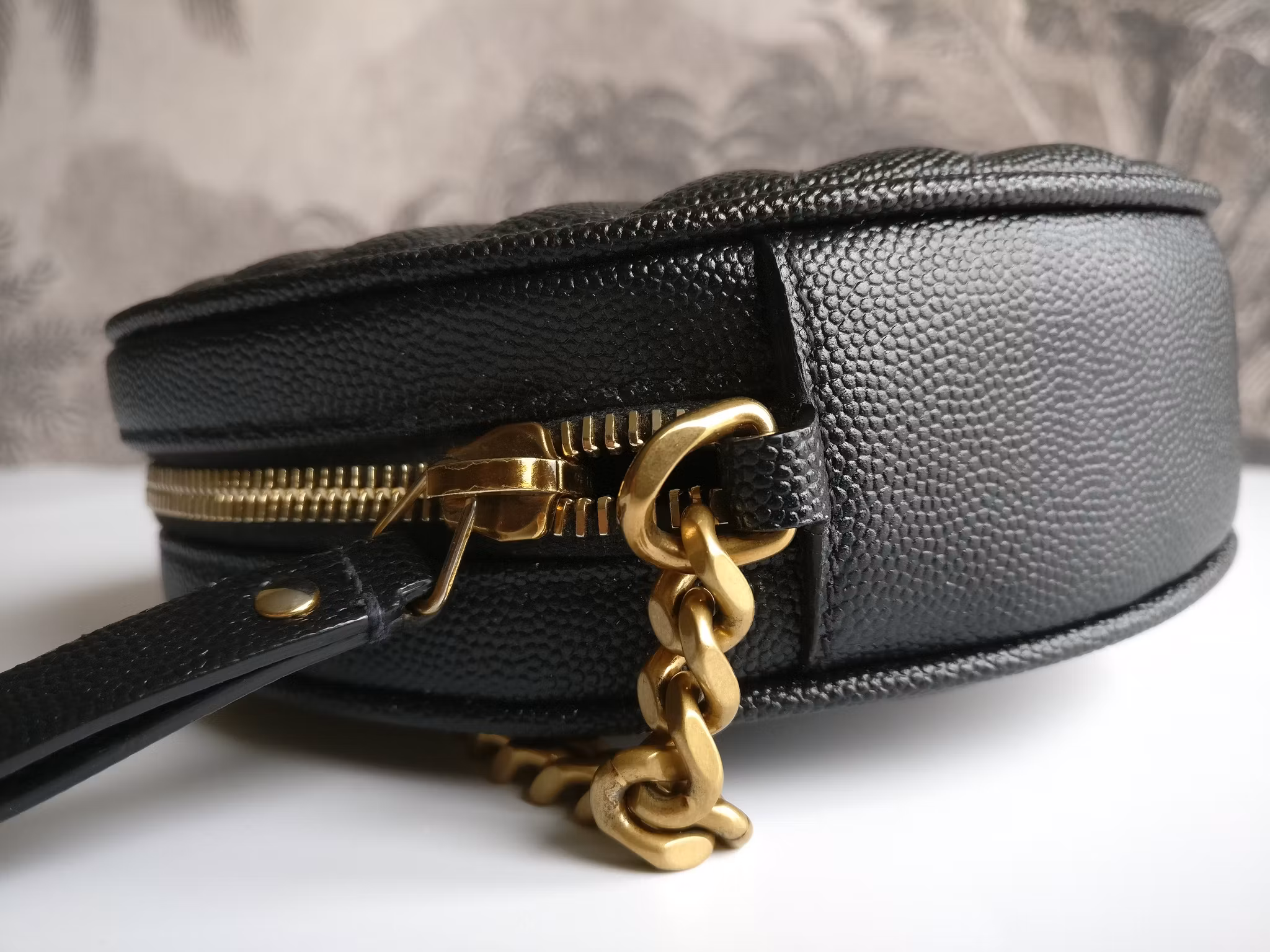 Saint Laurent Round Bag grain de poudre