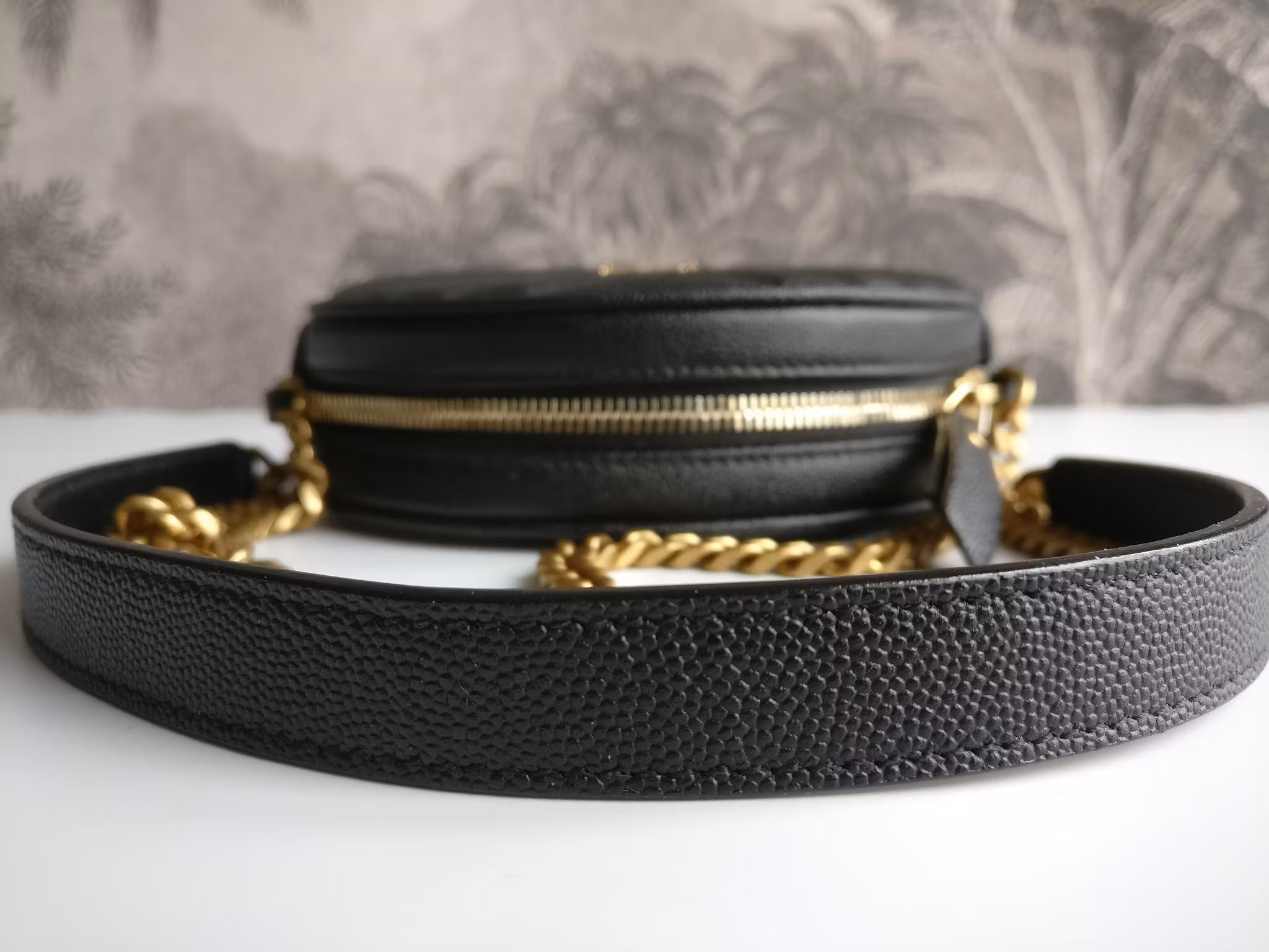Saint Laurent Round Bag grain de poudre