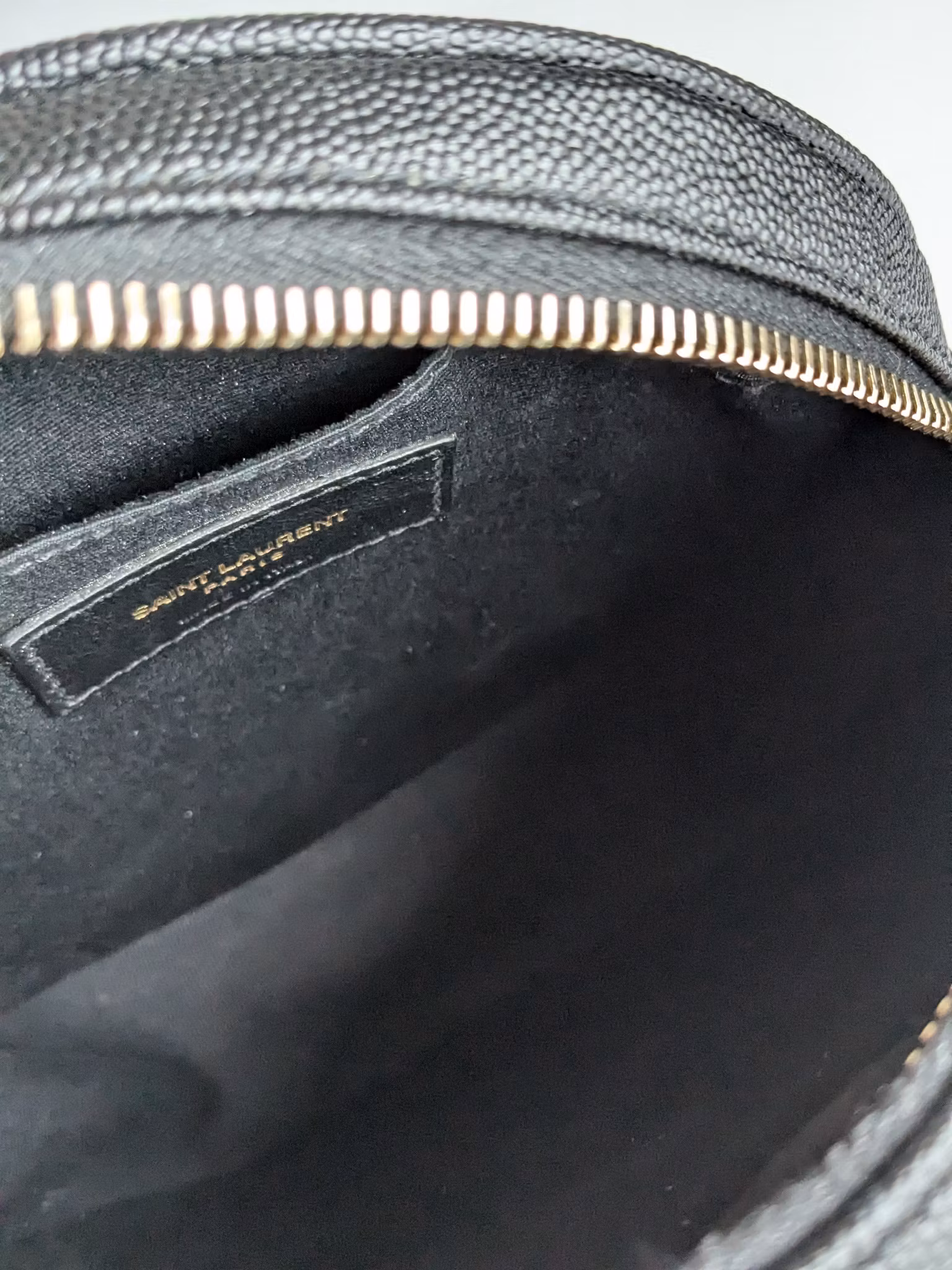 Saint Laurent Round Bag grain de poudre