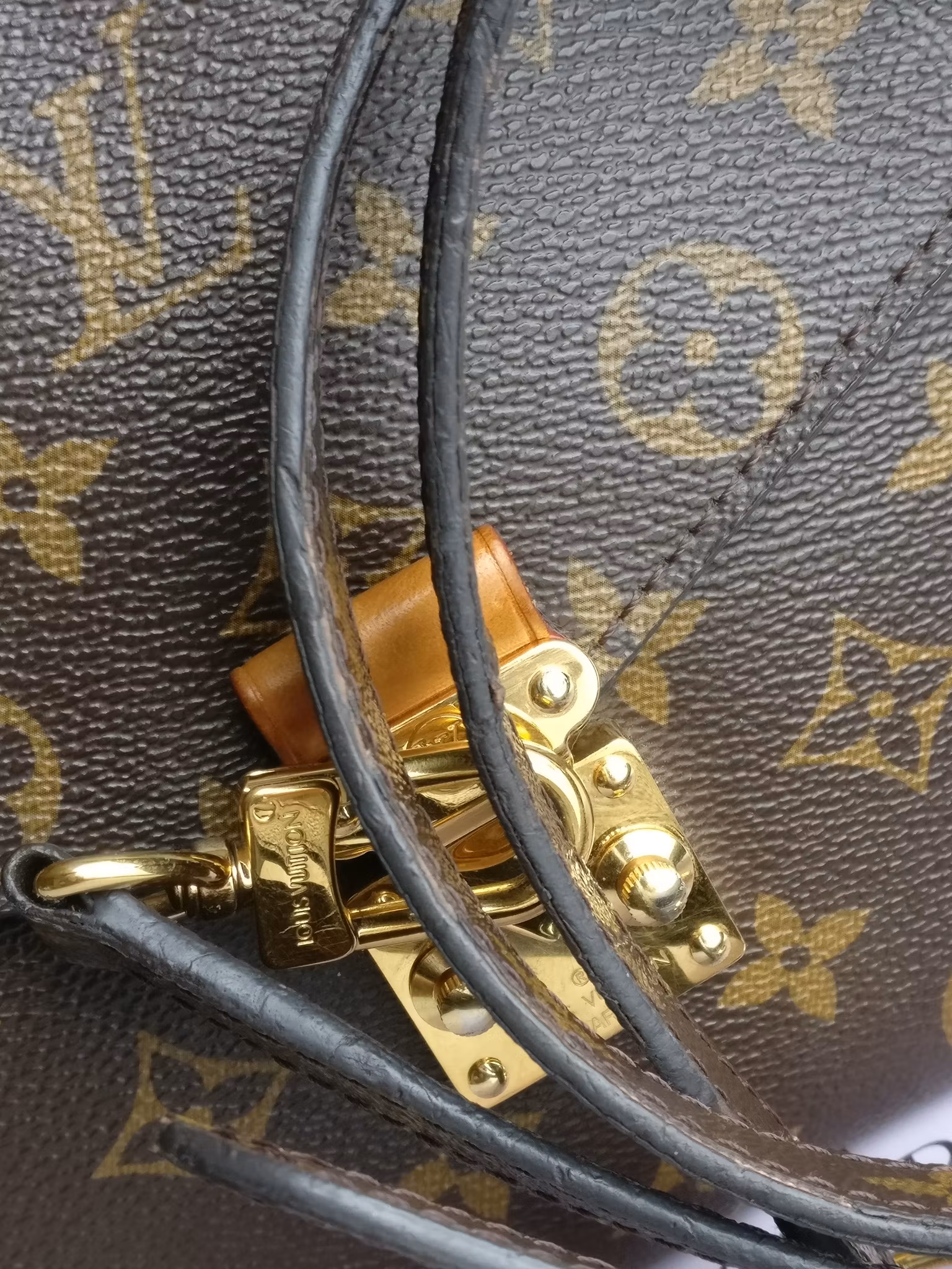 Louis Vuitton Pochette Metis